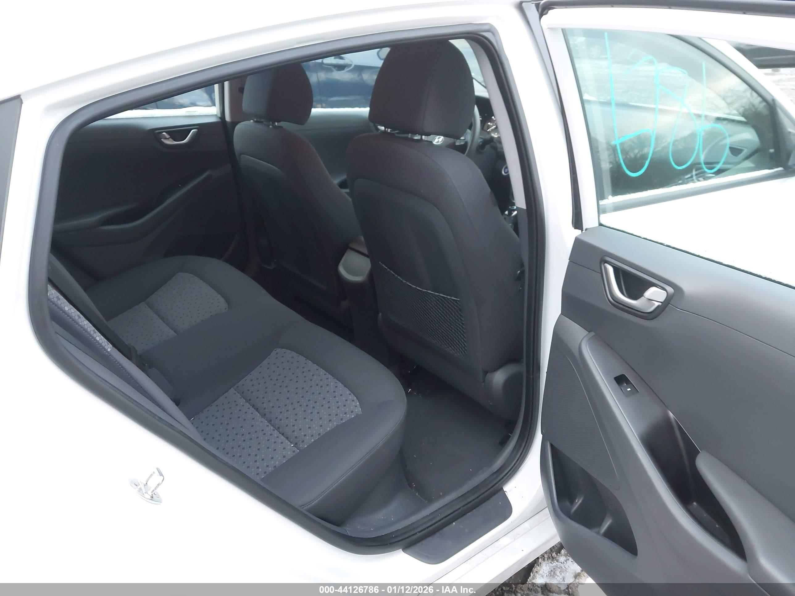 HYUNDAI IONIQ image 8