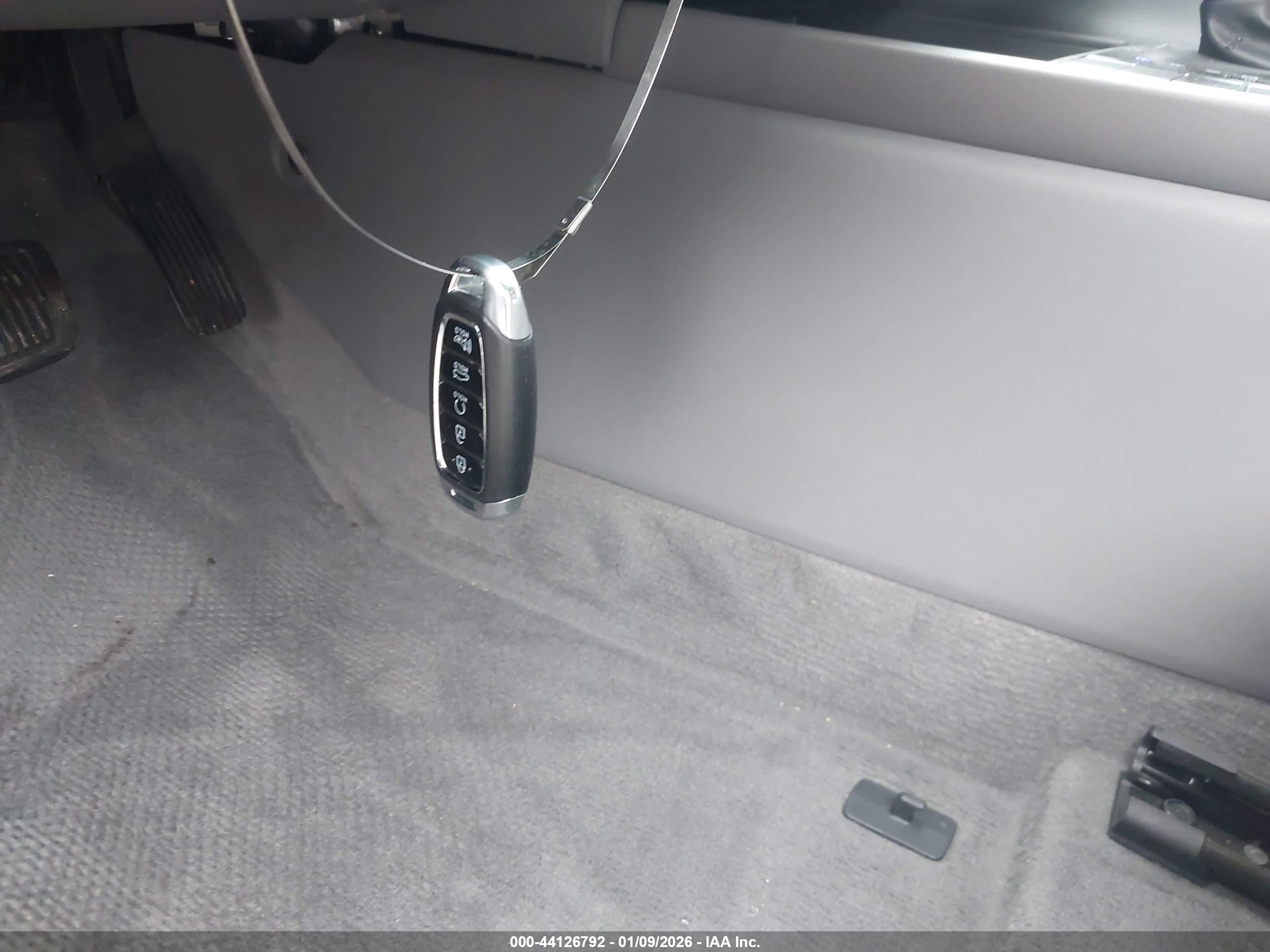 HYUNDAI ELANTRA image 11