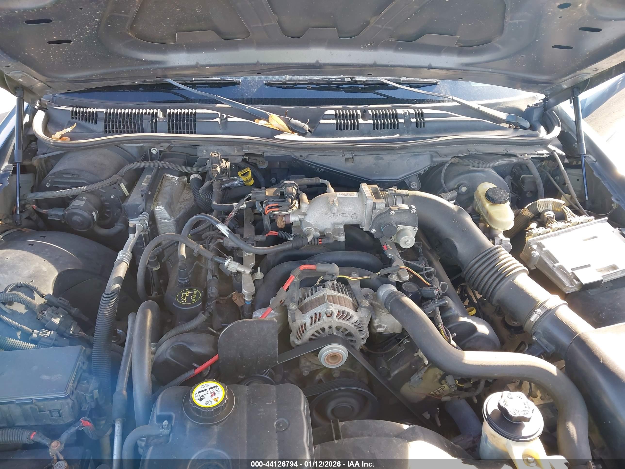 FORD CROWN image 10