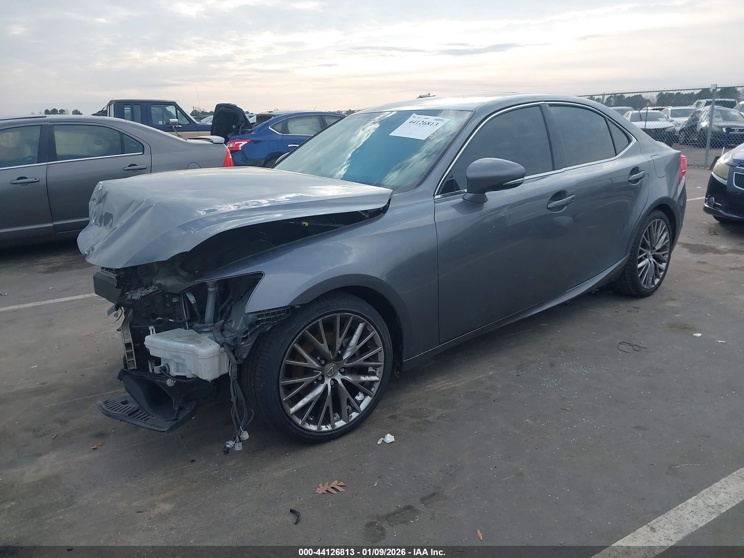LEXUS IS image 2