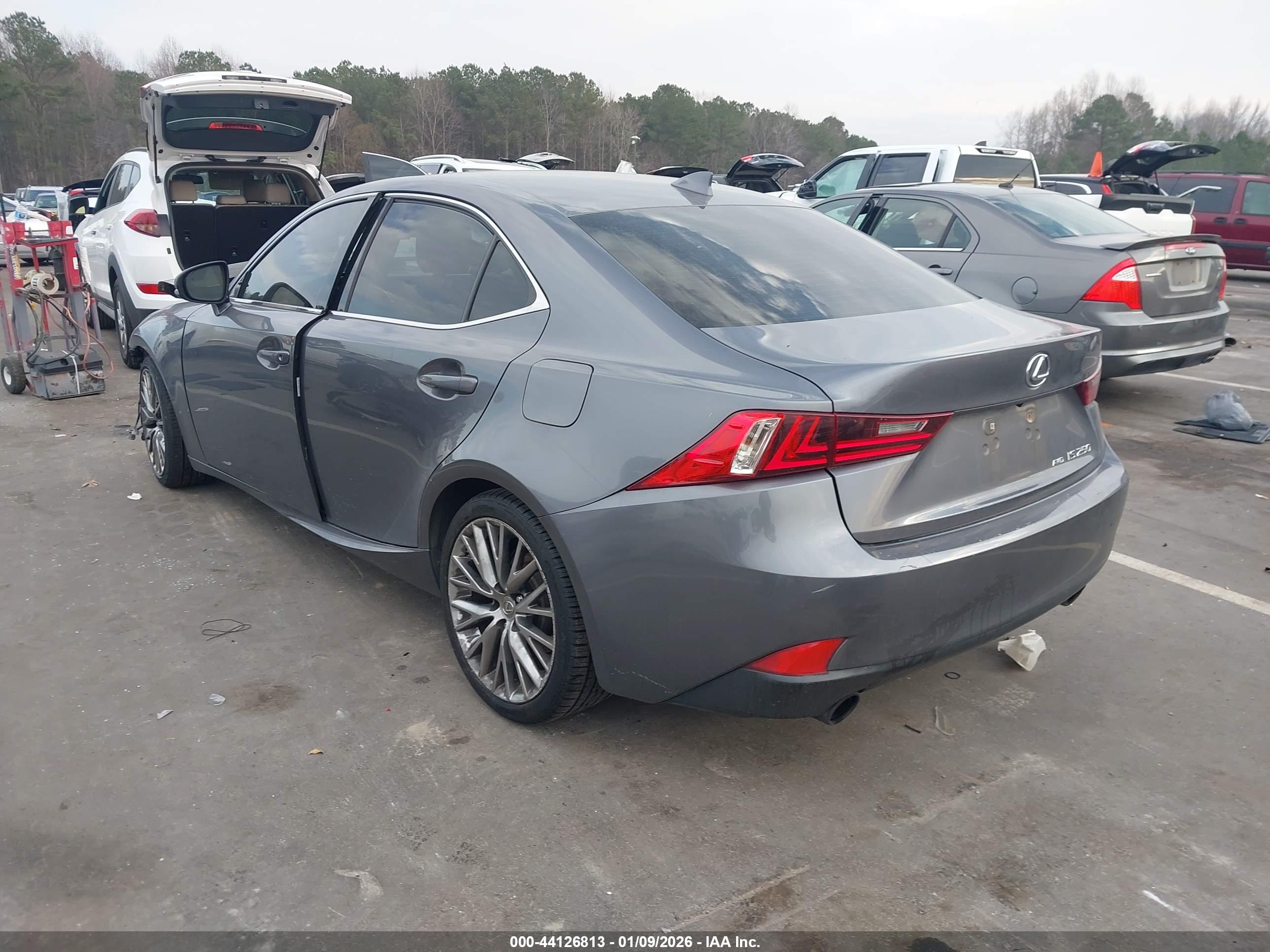 LEXUS IS image 3
