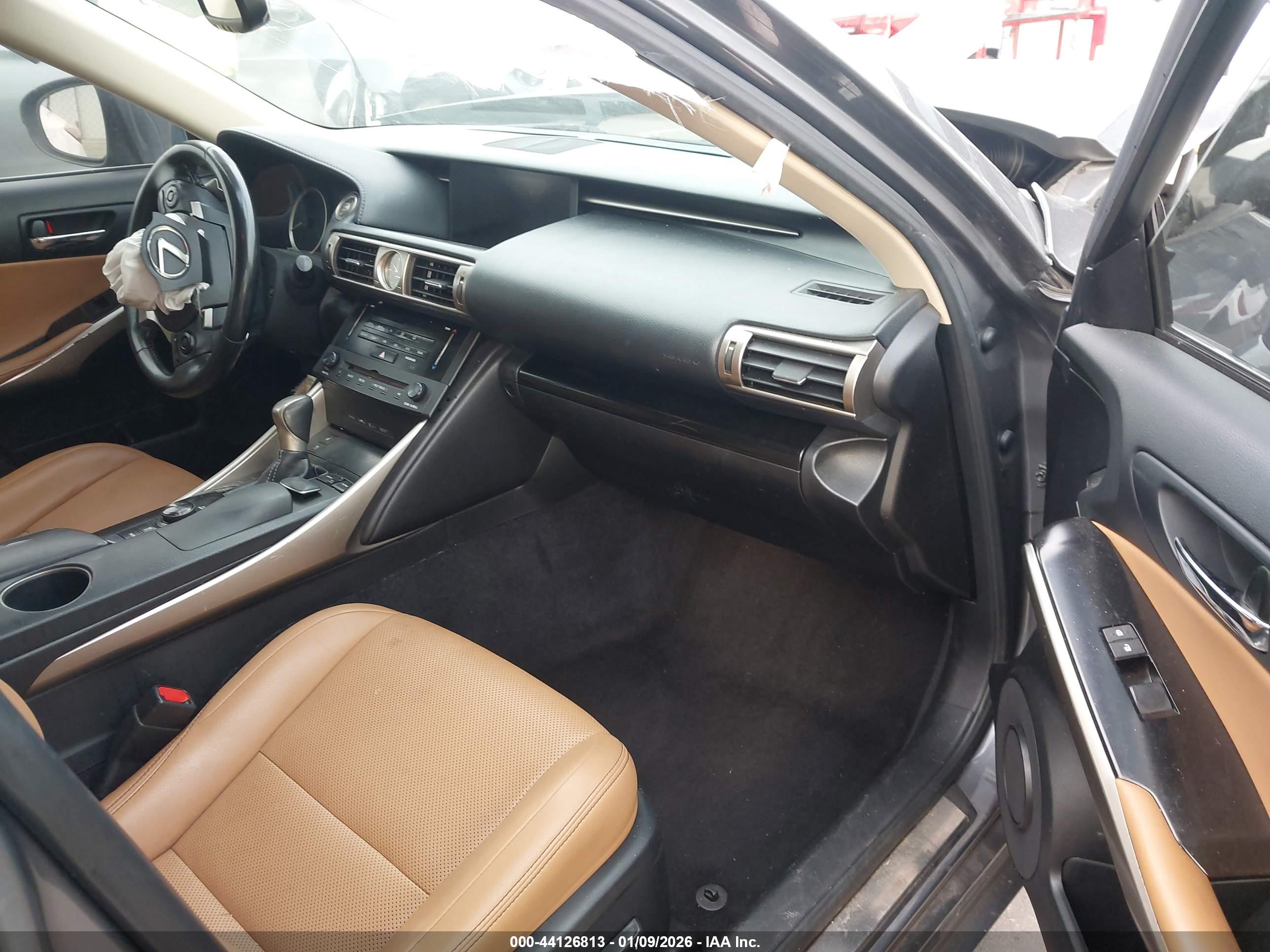 LEXUS IS image 5