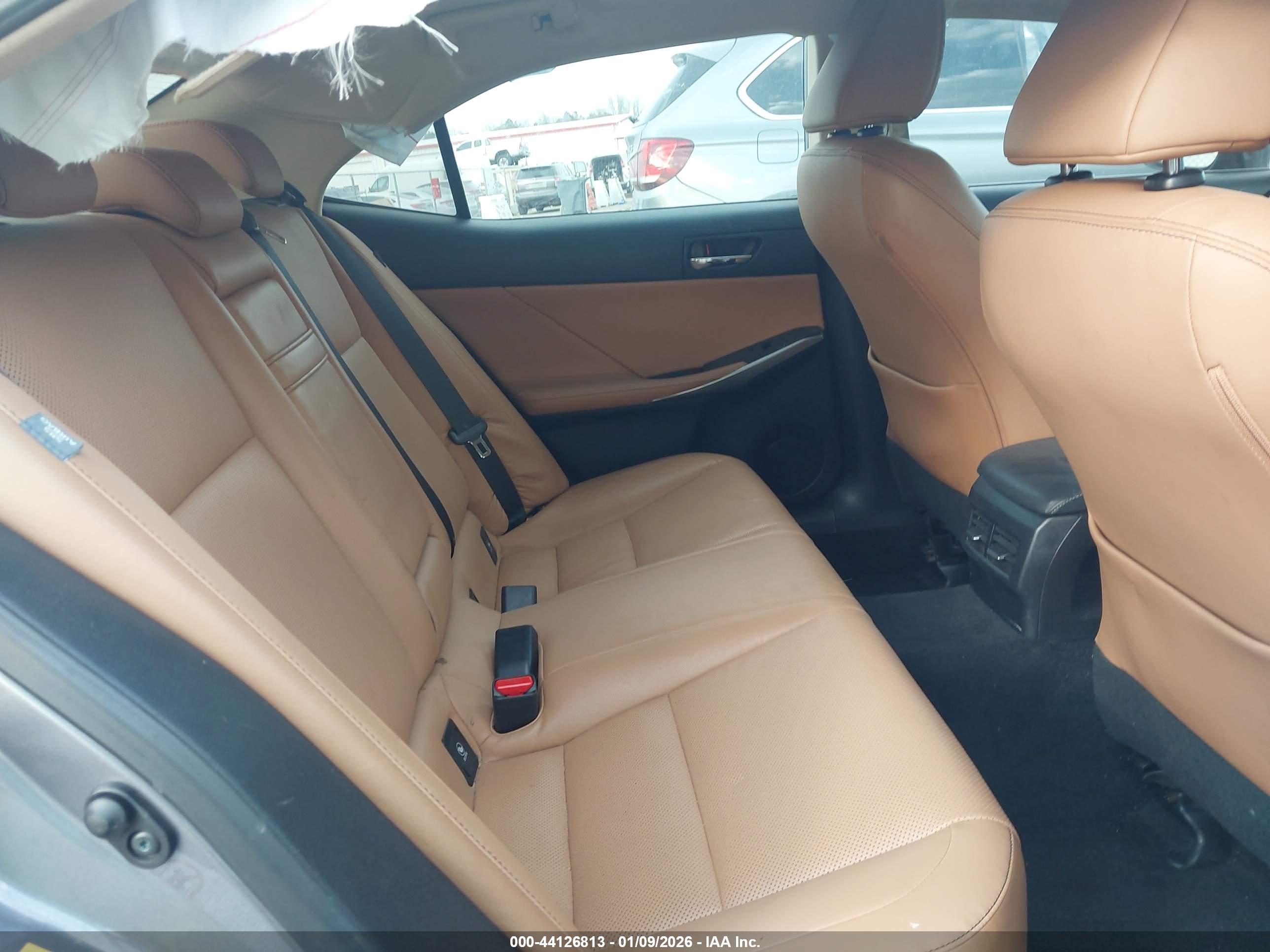 LEXUS IS image 8