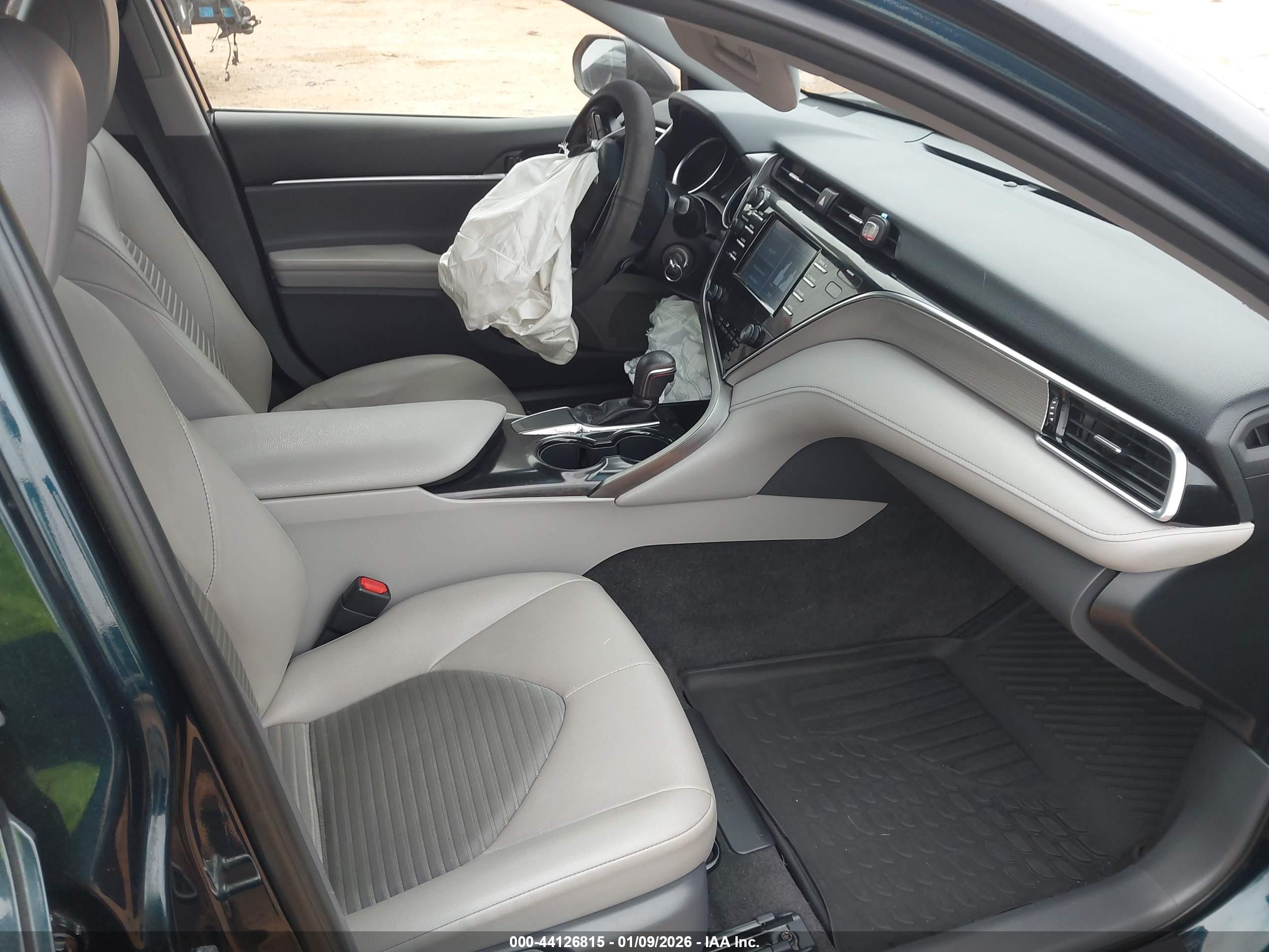 TOYOTA CAMRY image 5