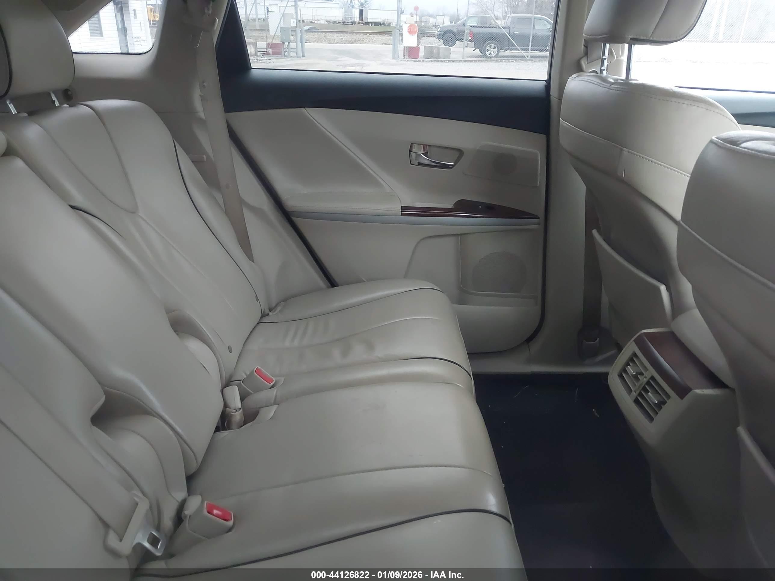 TOYOTA VENZA image 8