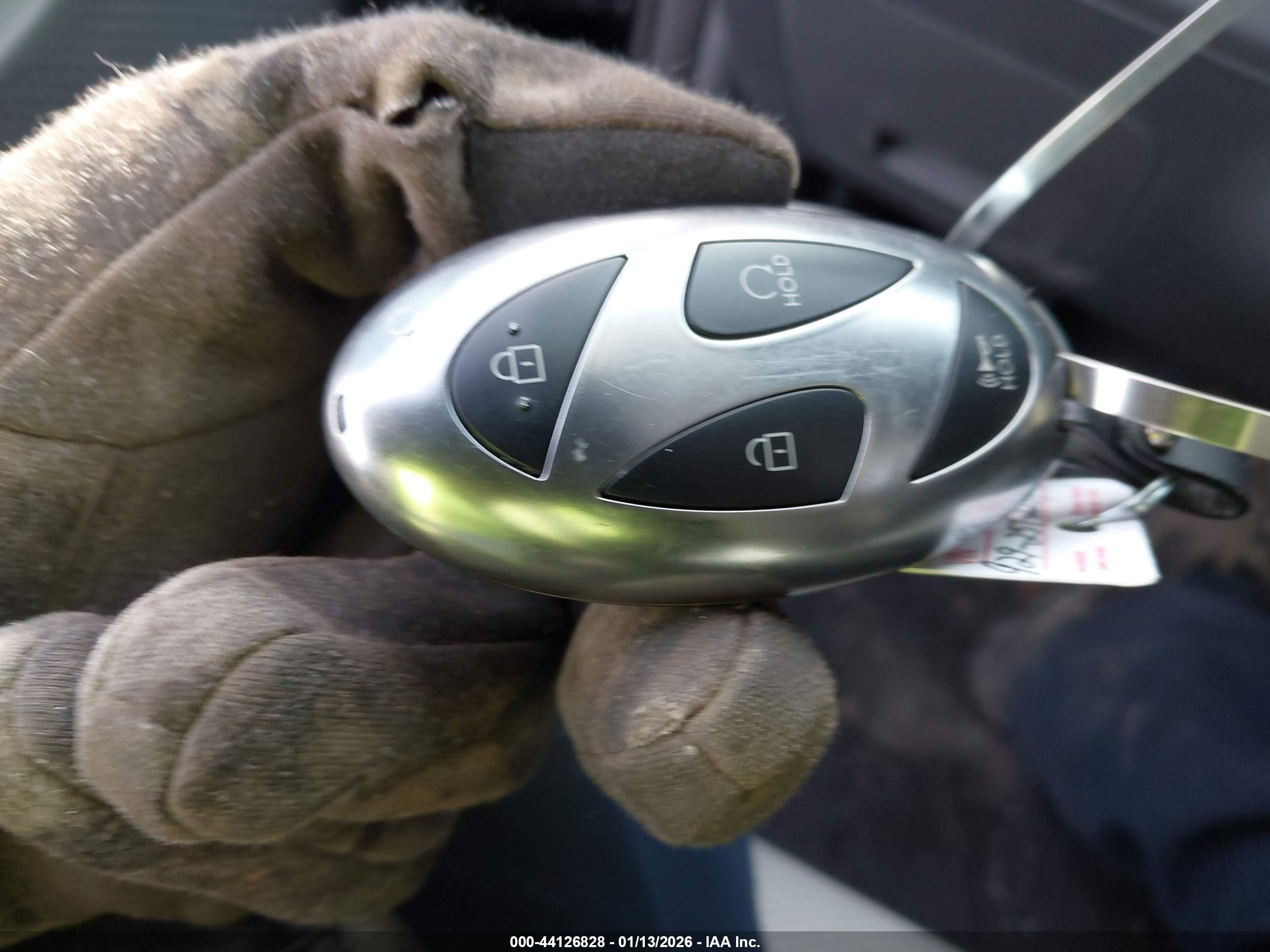 HYUNDAI SANTA image 11