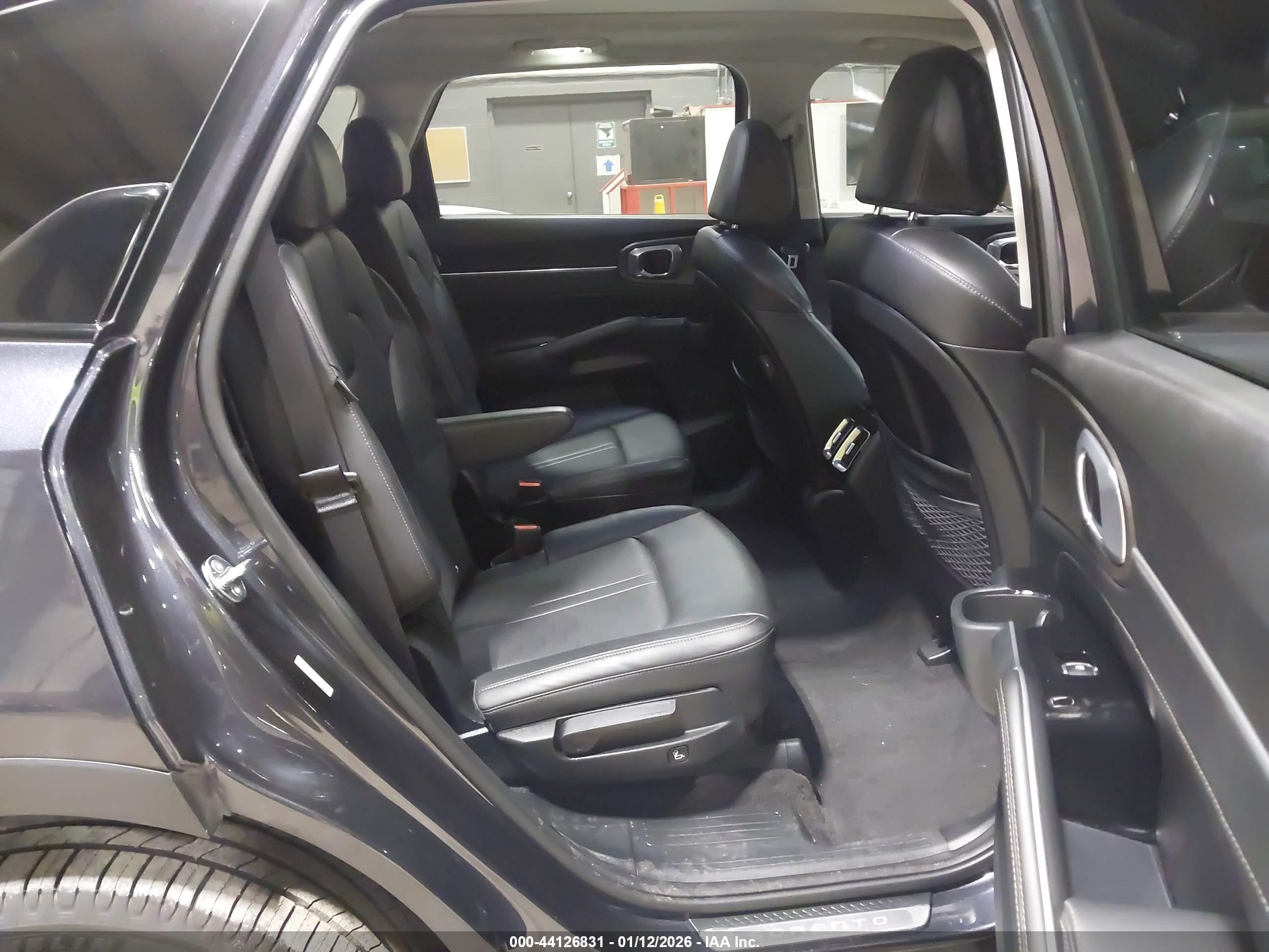 KIA SORENTO image 8