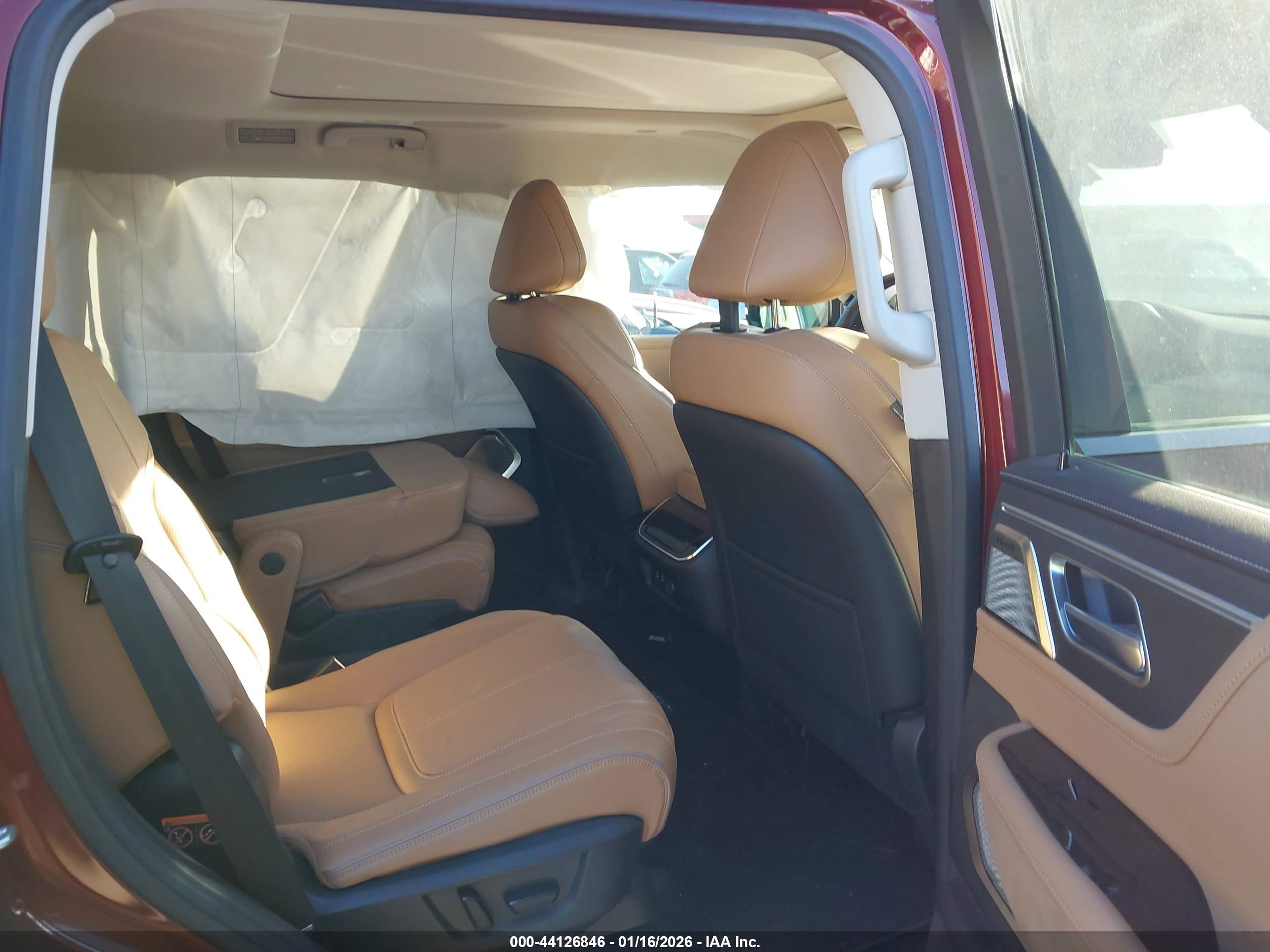 INFINITI QX80 image 8
