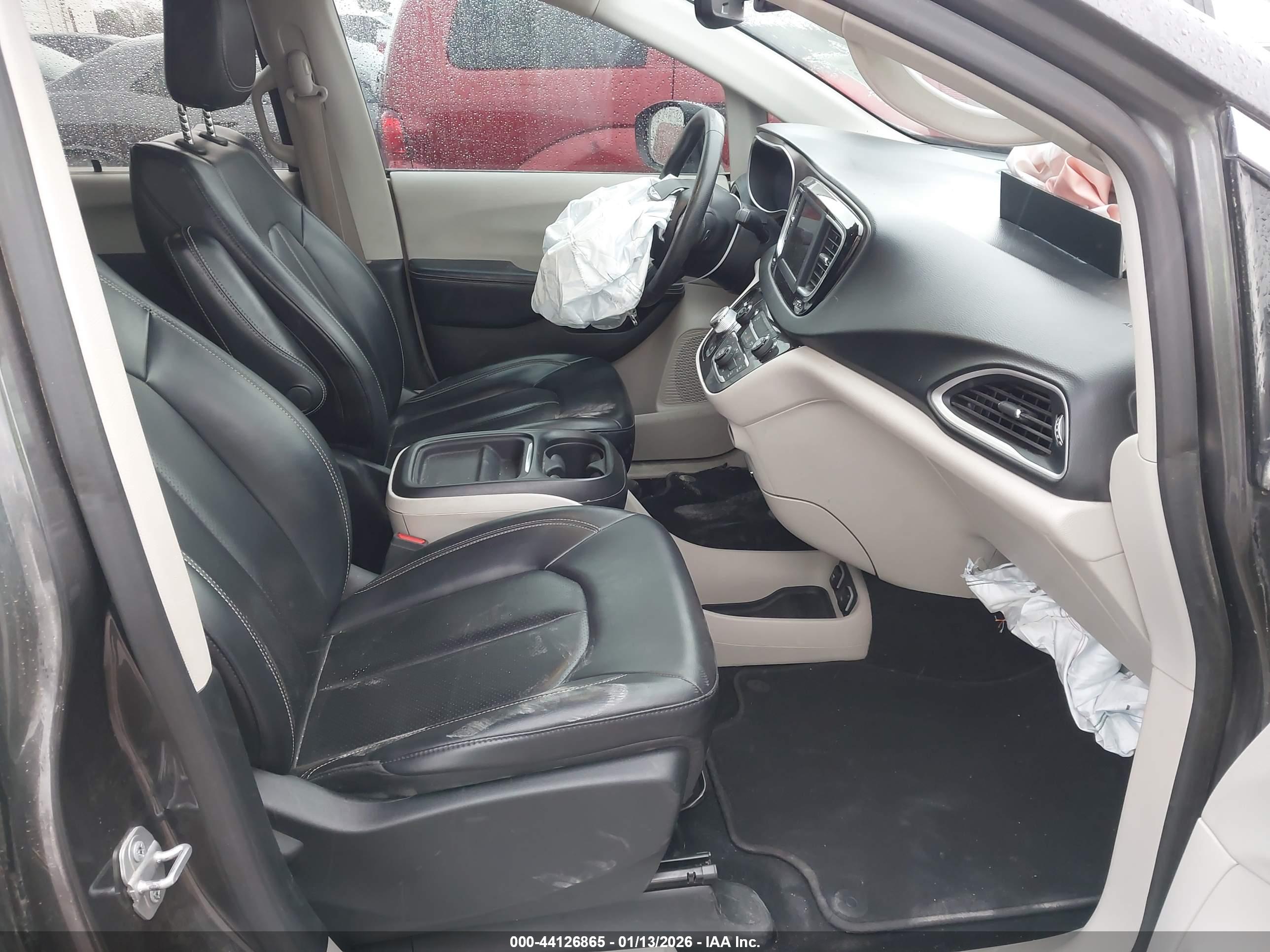 CHRYSLER VOYAGER image 5