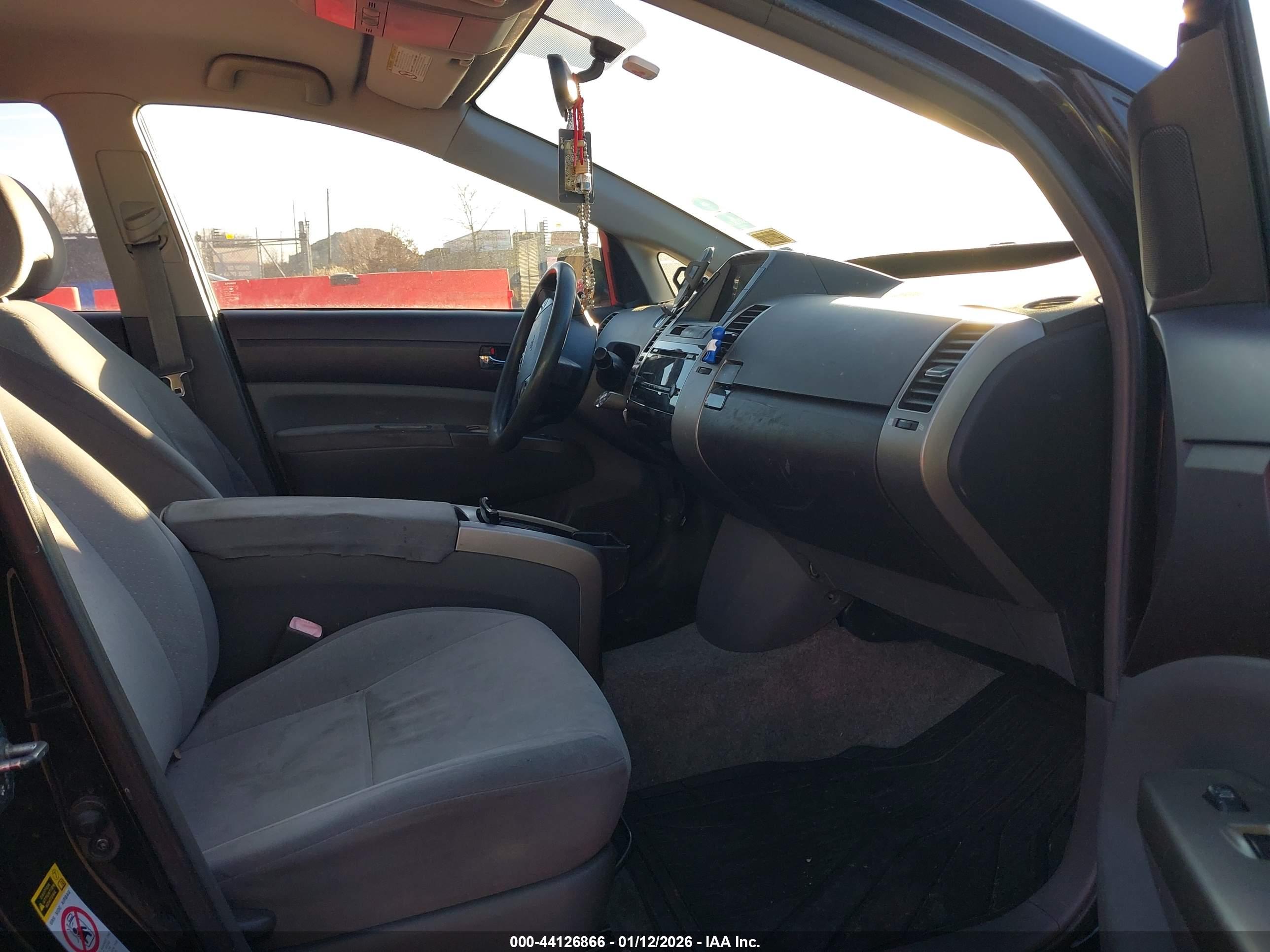 TOYOTA PRIUS image 5
