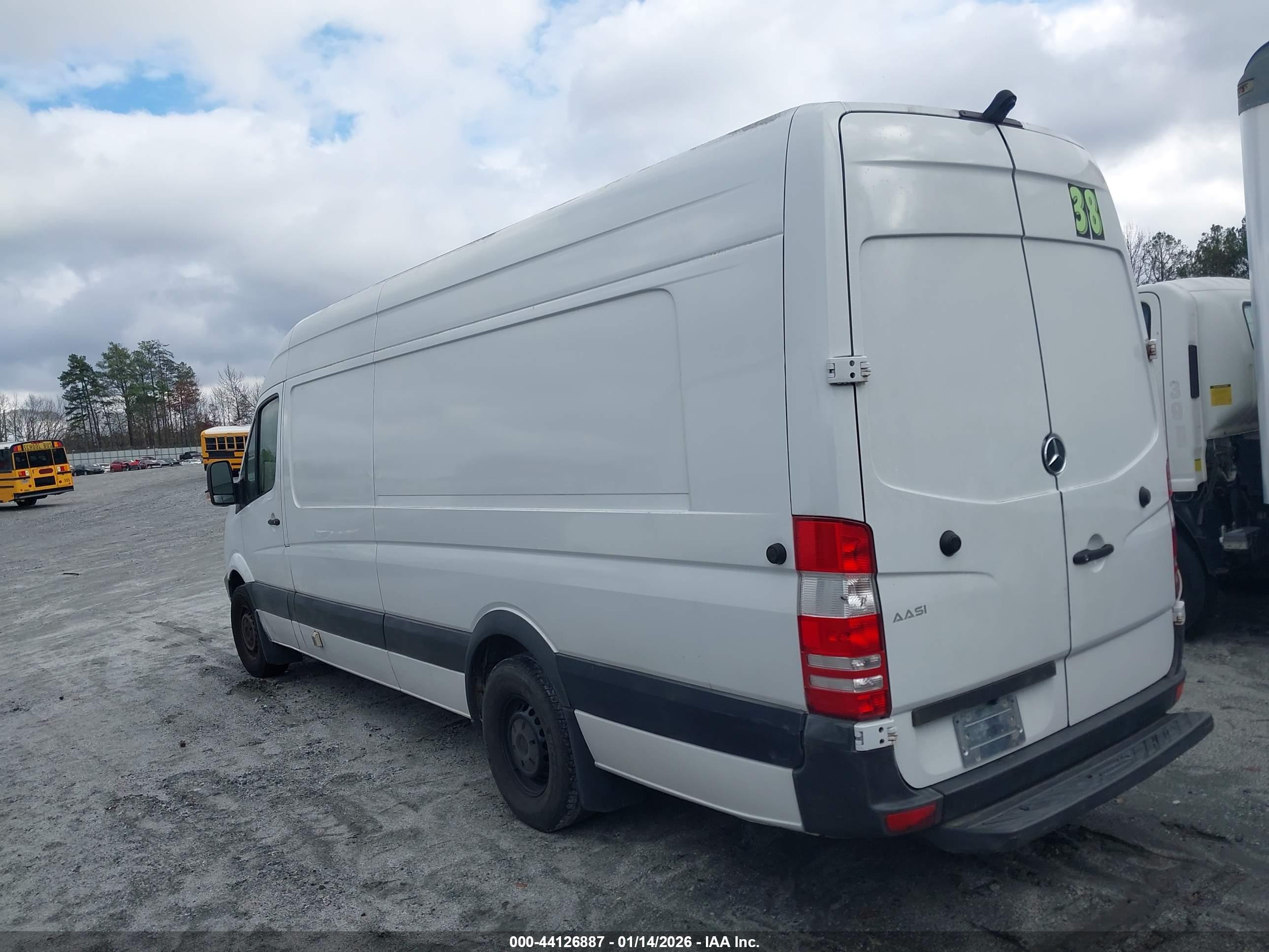 MERCEDES-BENZ SPRINTER image 3