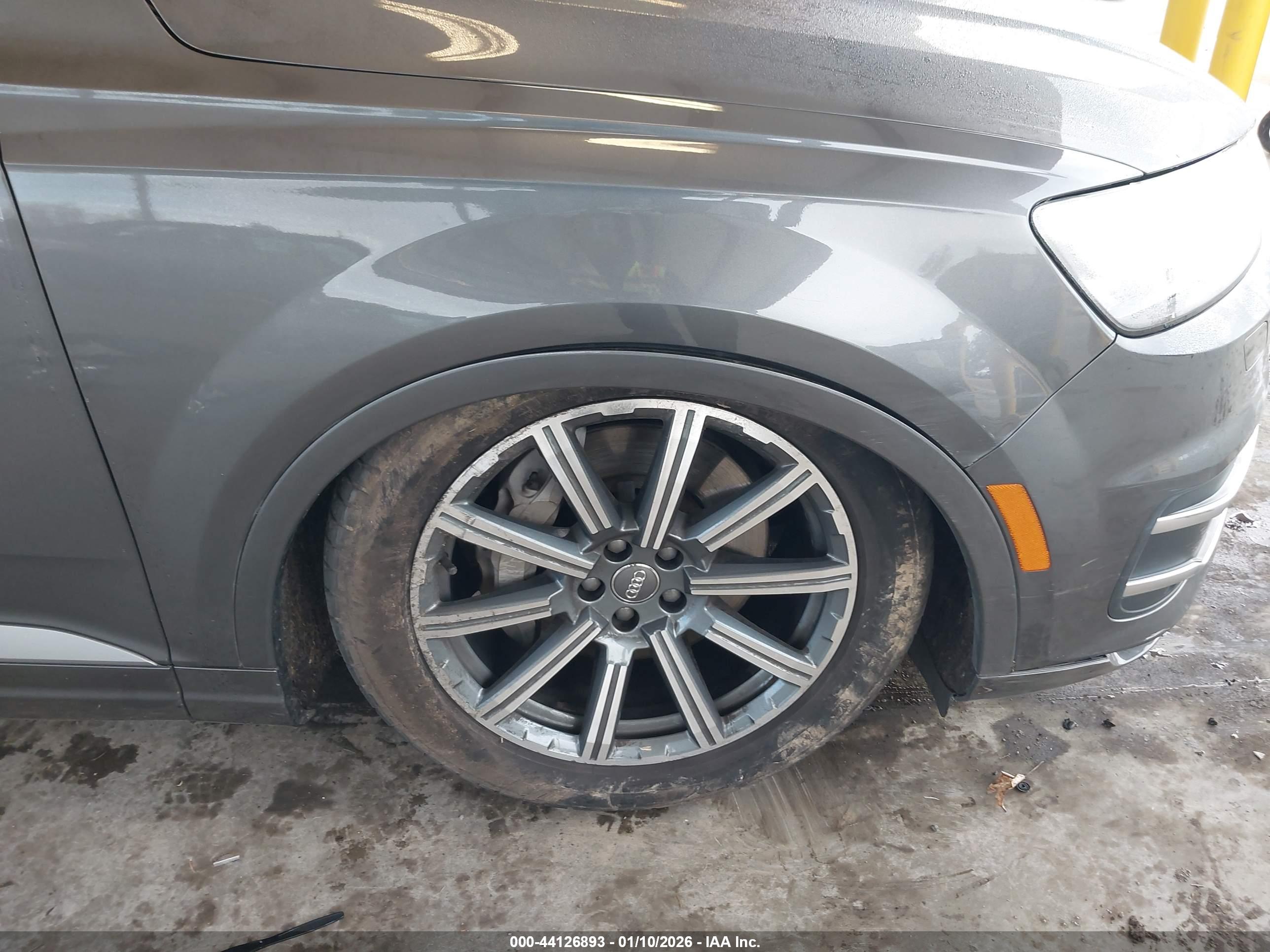 AUDI Q7 image 6