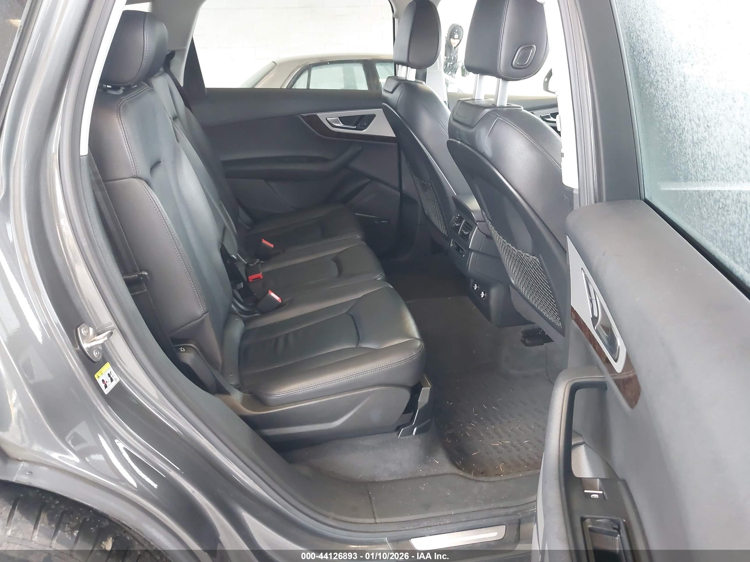 AUDI Q7 image 8