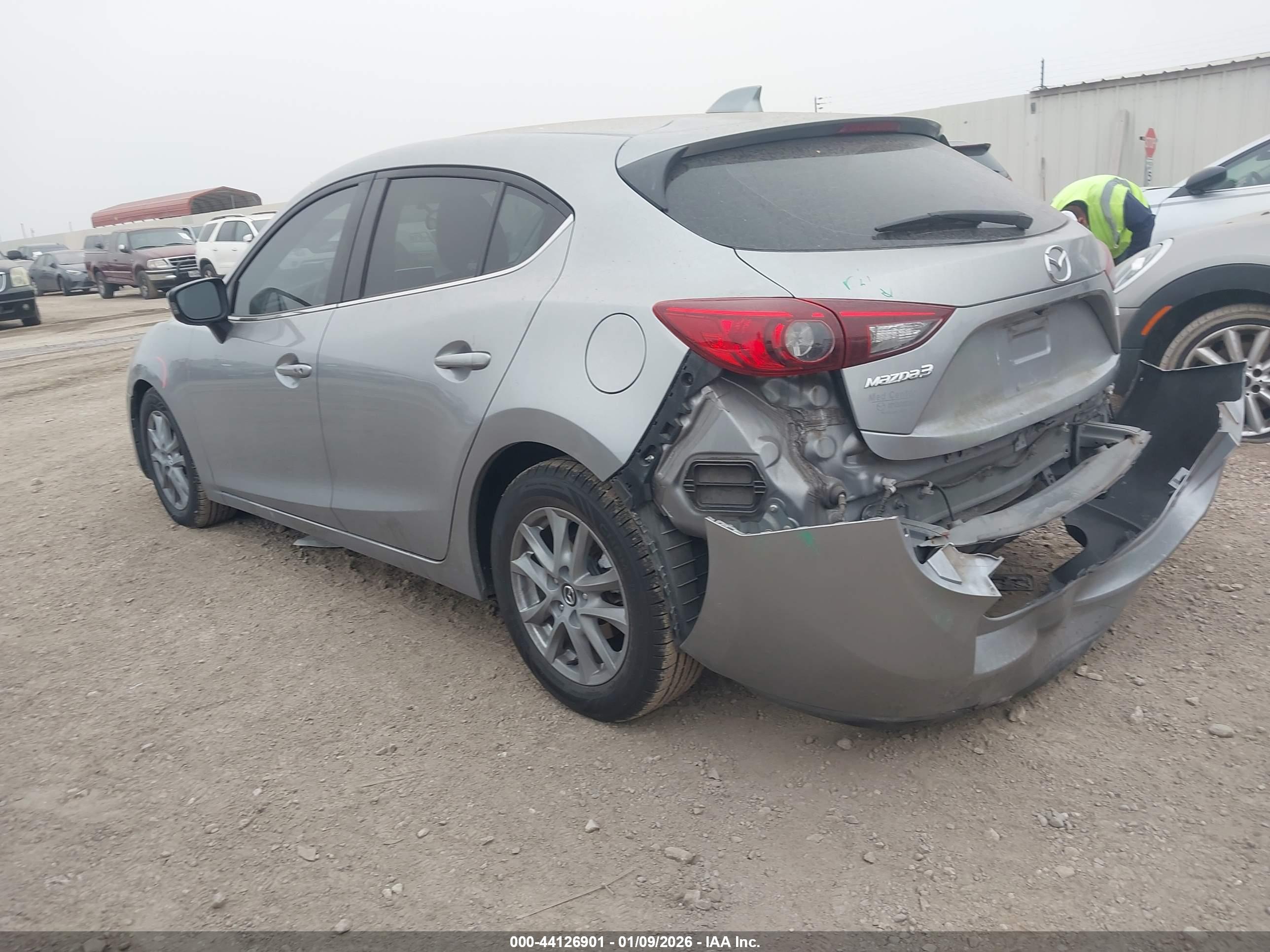 MAZDA MAZDA3 image 3