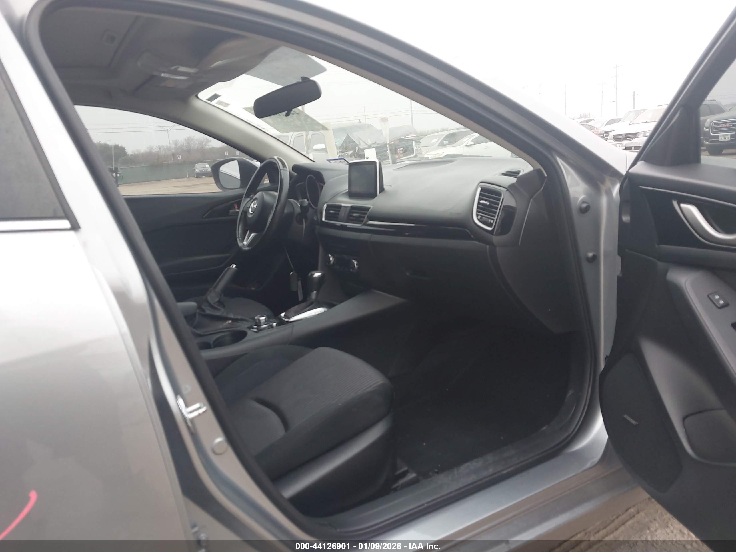 MAZDA MAZDA3 image 5