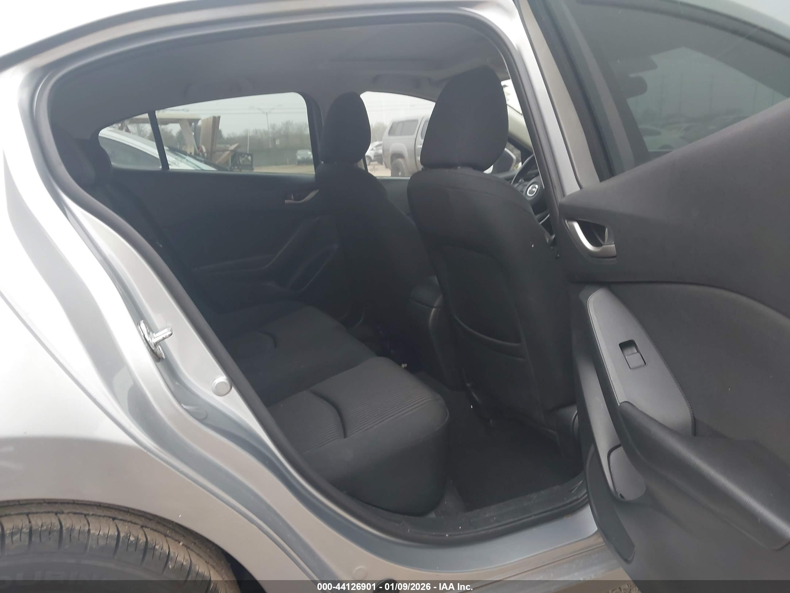 MAZDA MAZDA3 image 8