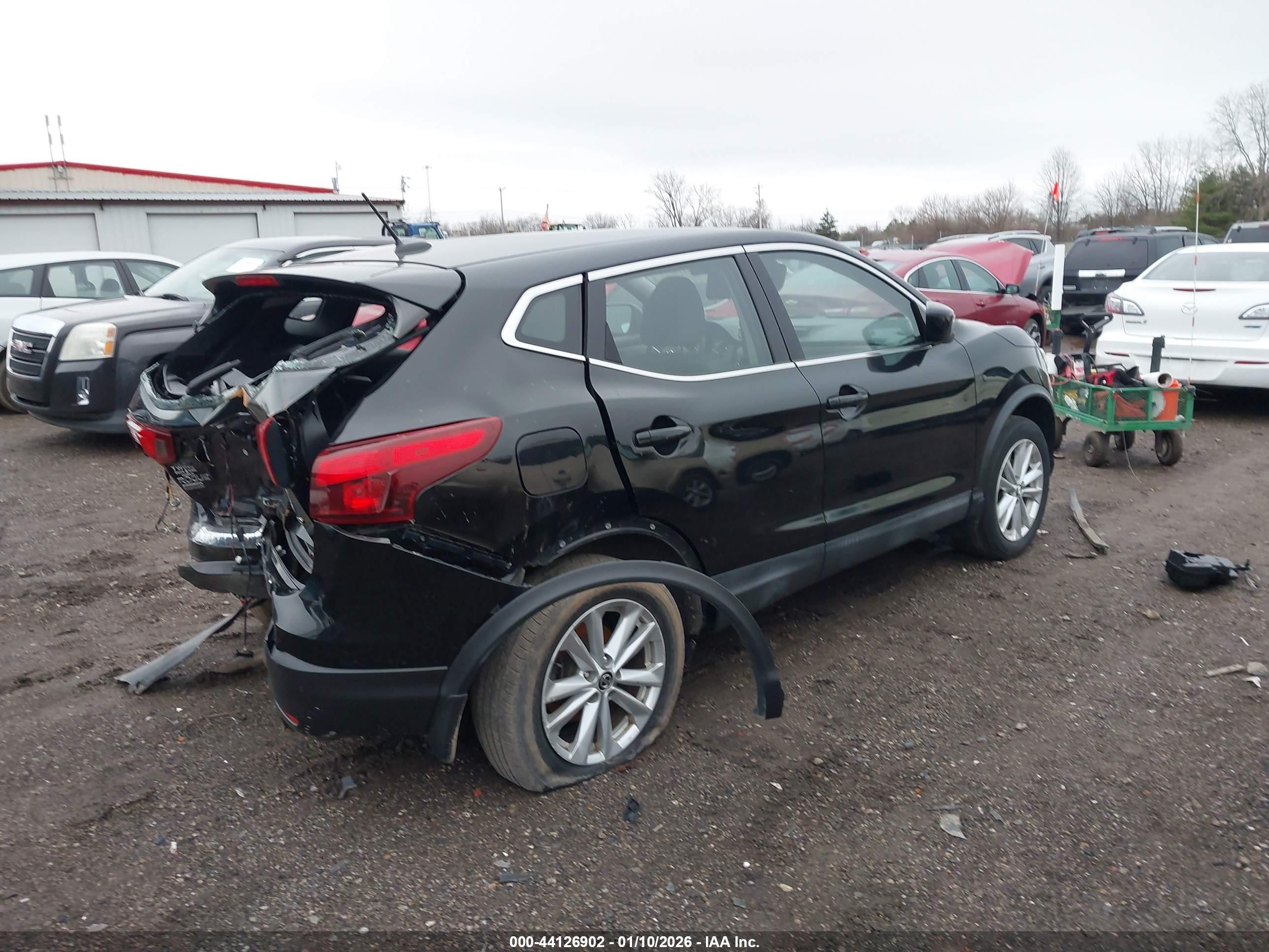 NISSAN ROGUE image 4