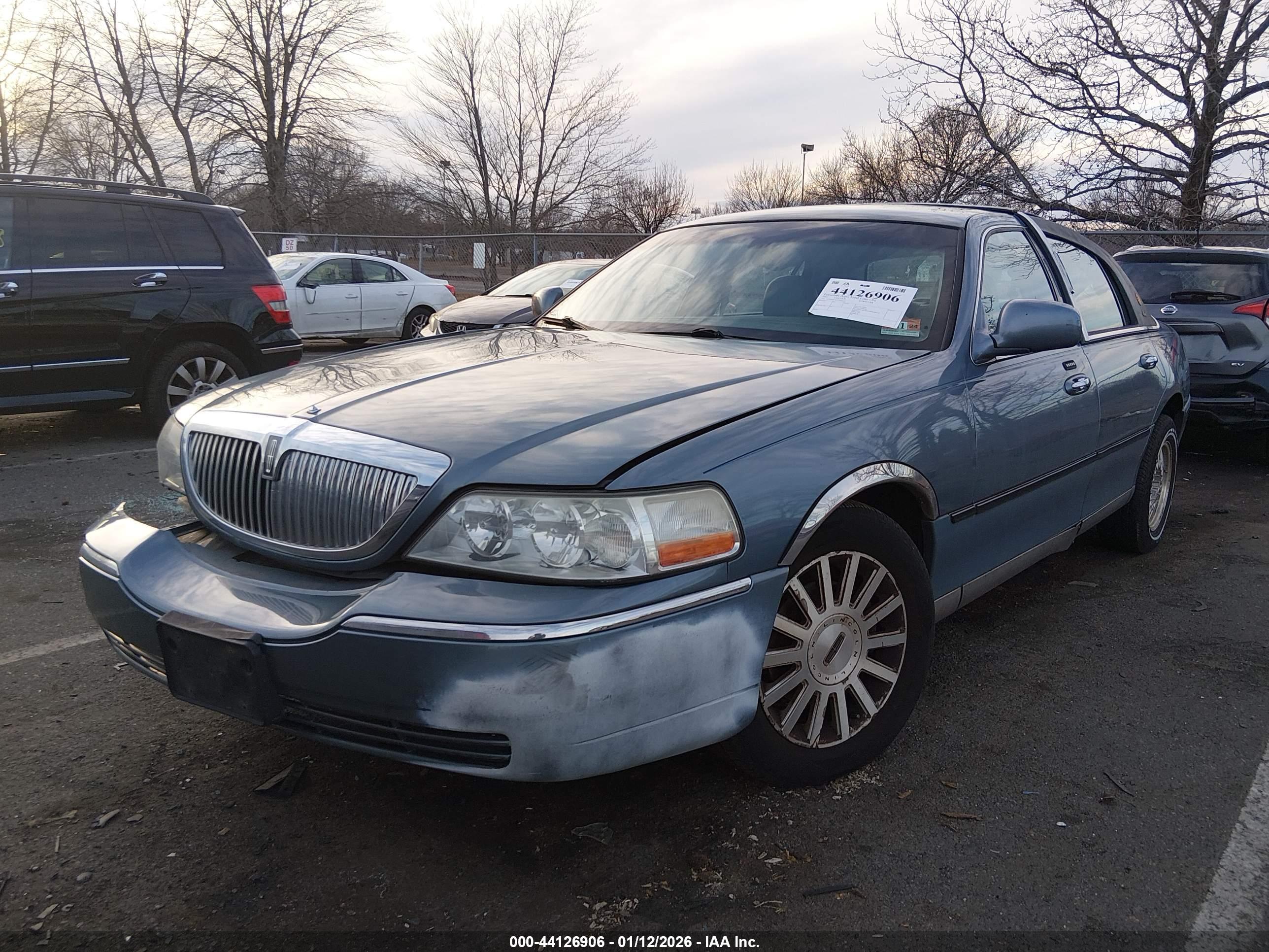 LINCOLN TOWN image 2