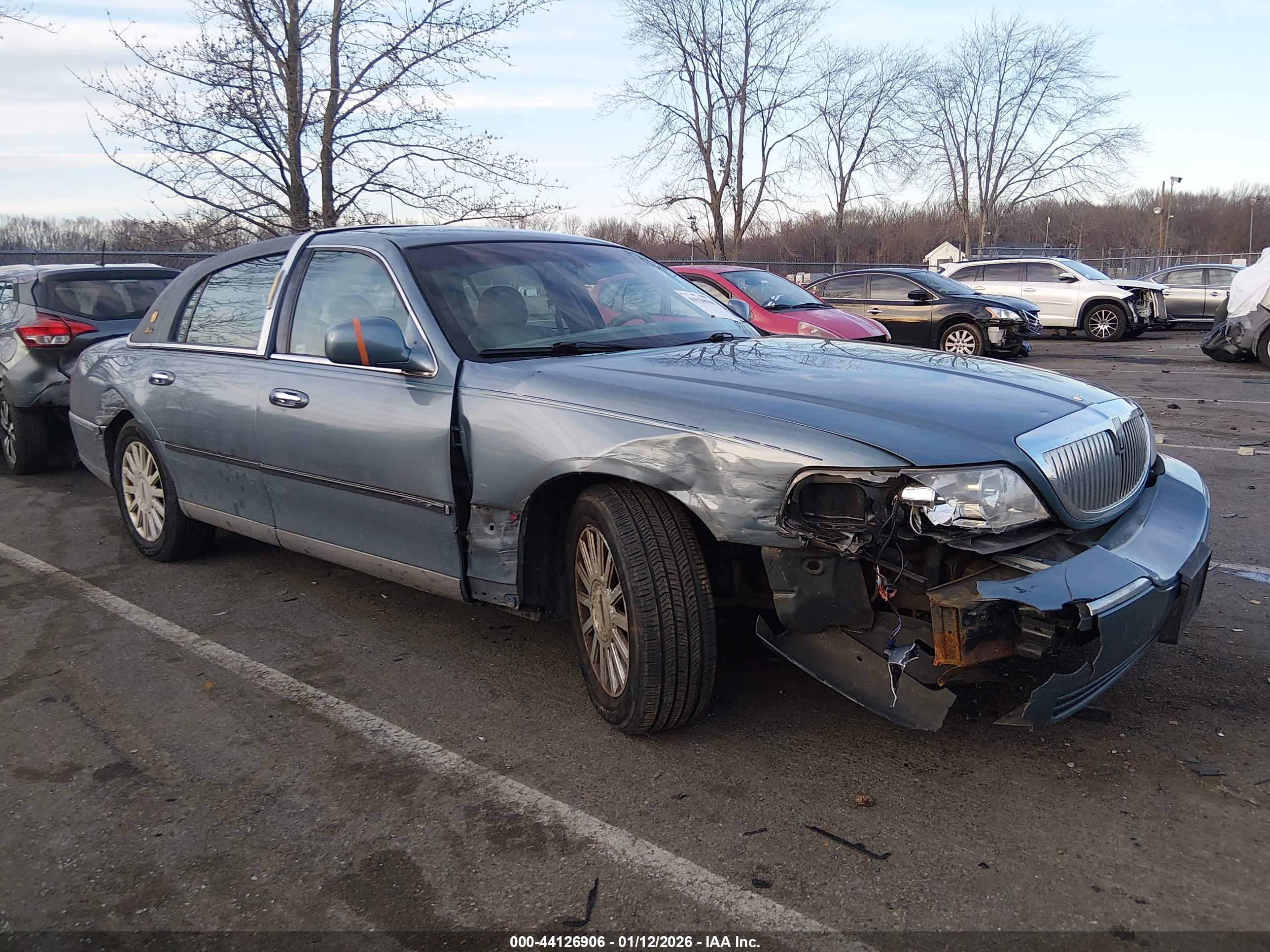 LINCOLN TOWN image 6