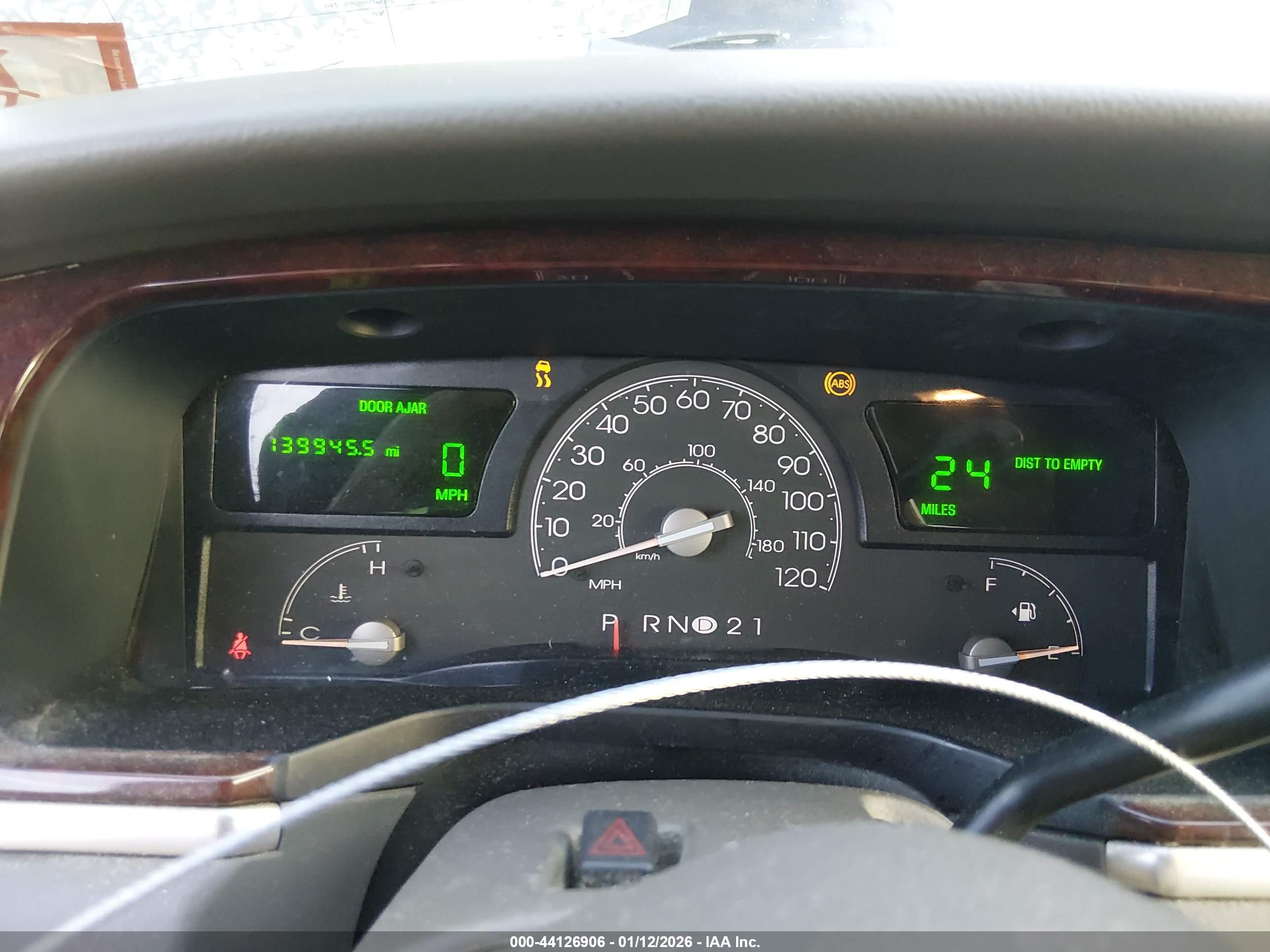 LINCOLN TOWN image 7