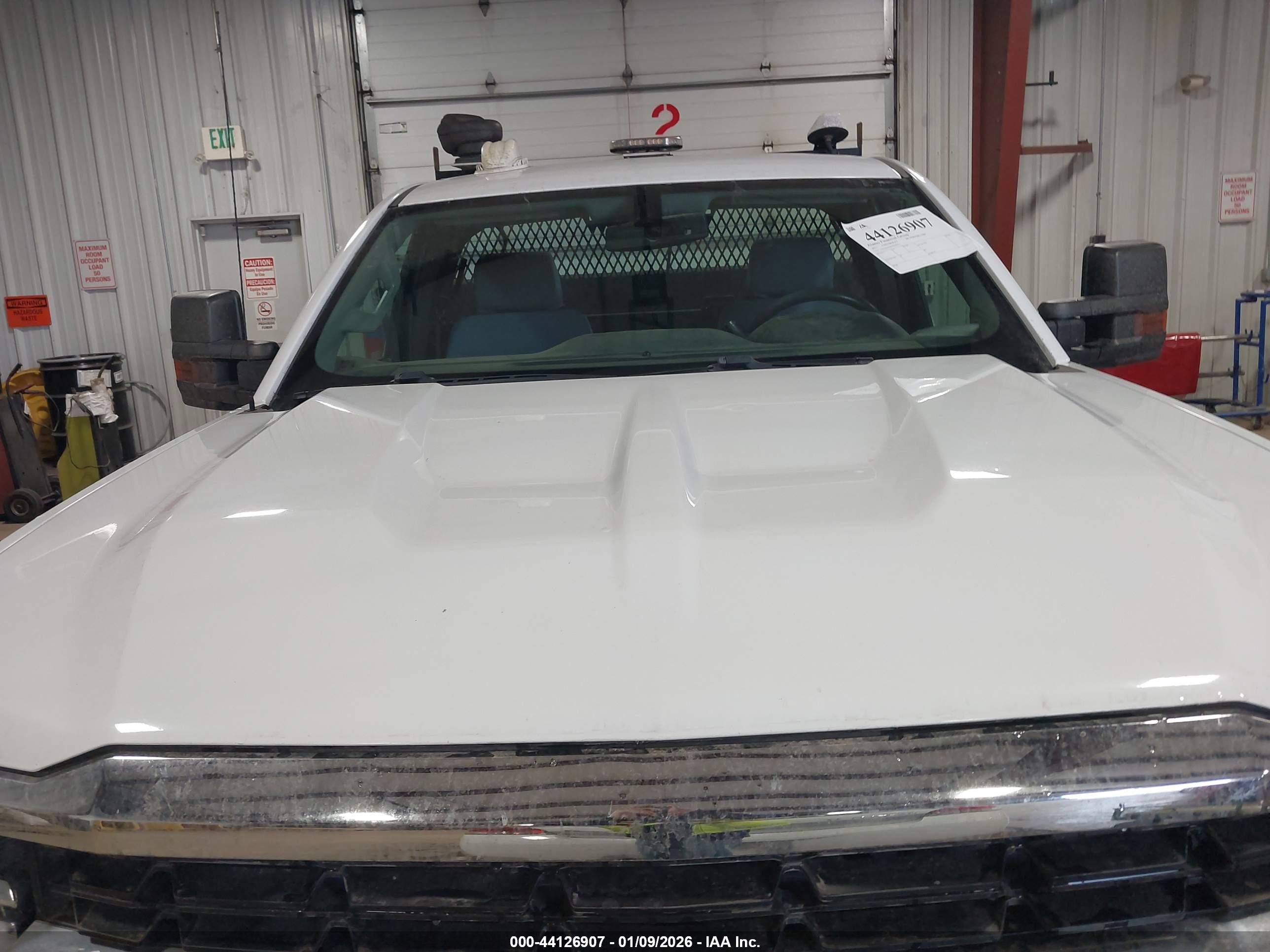 CHEVROLET SILVERADO image 6