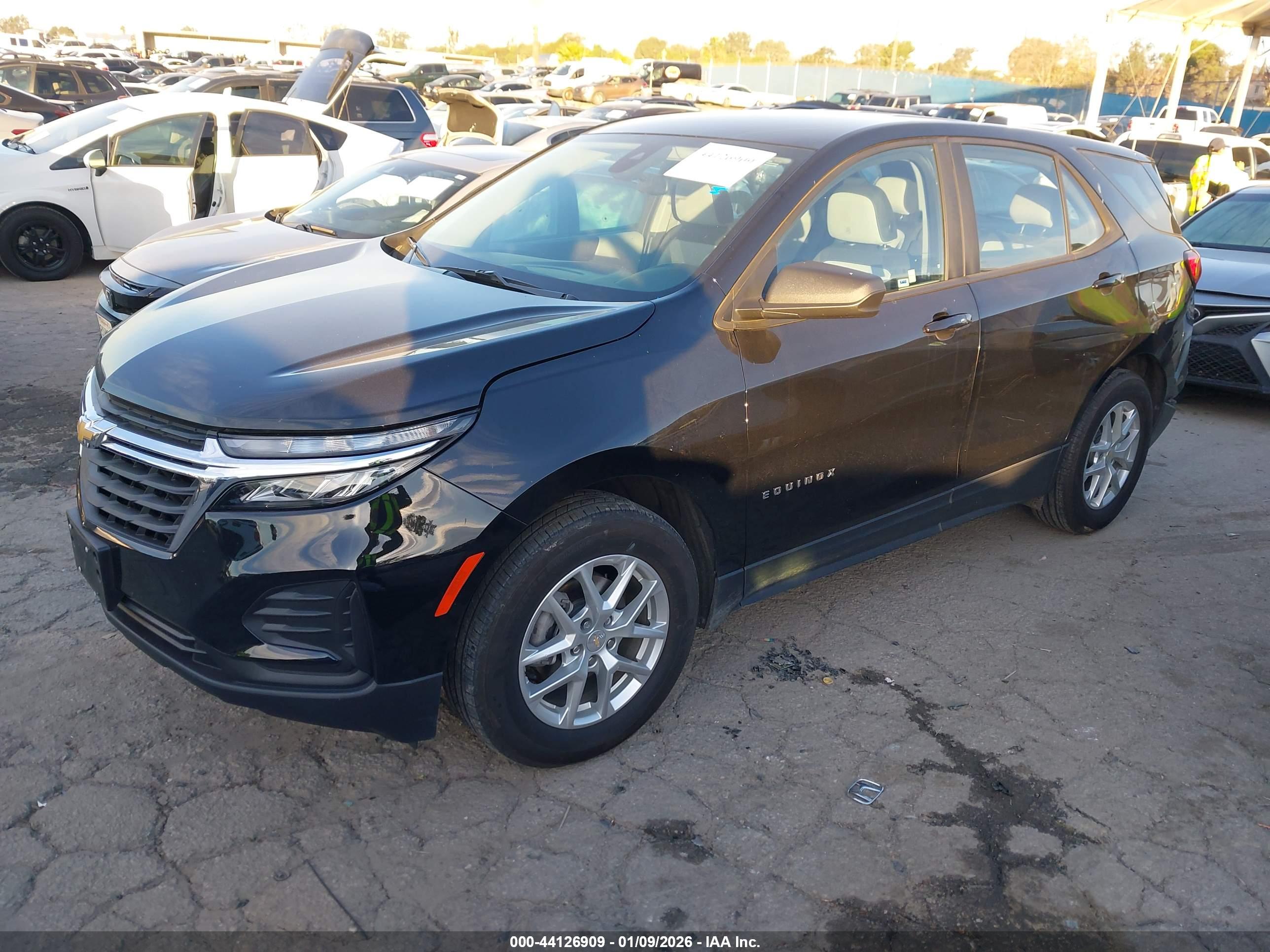 CHEVROLET EQUINOX image 2
