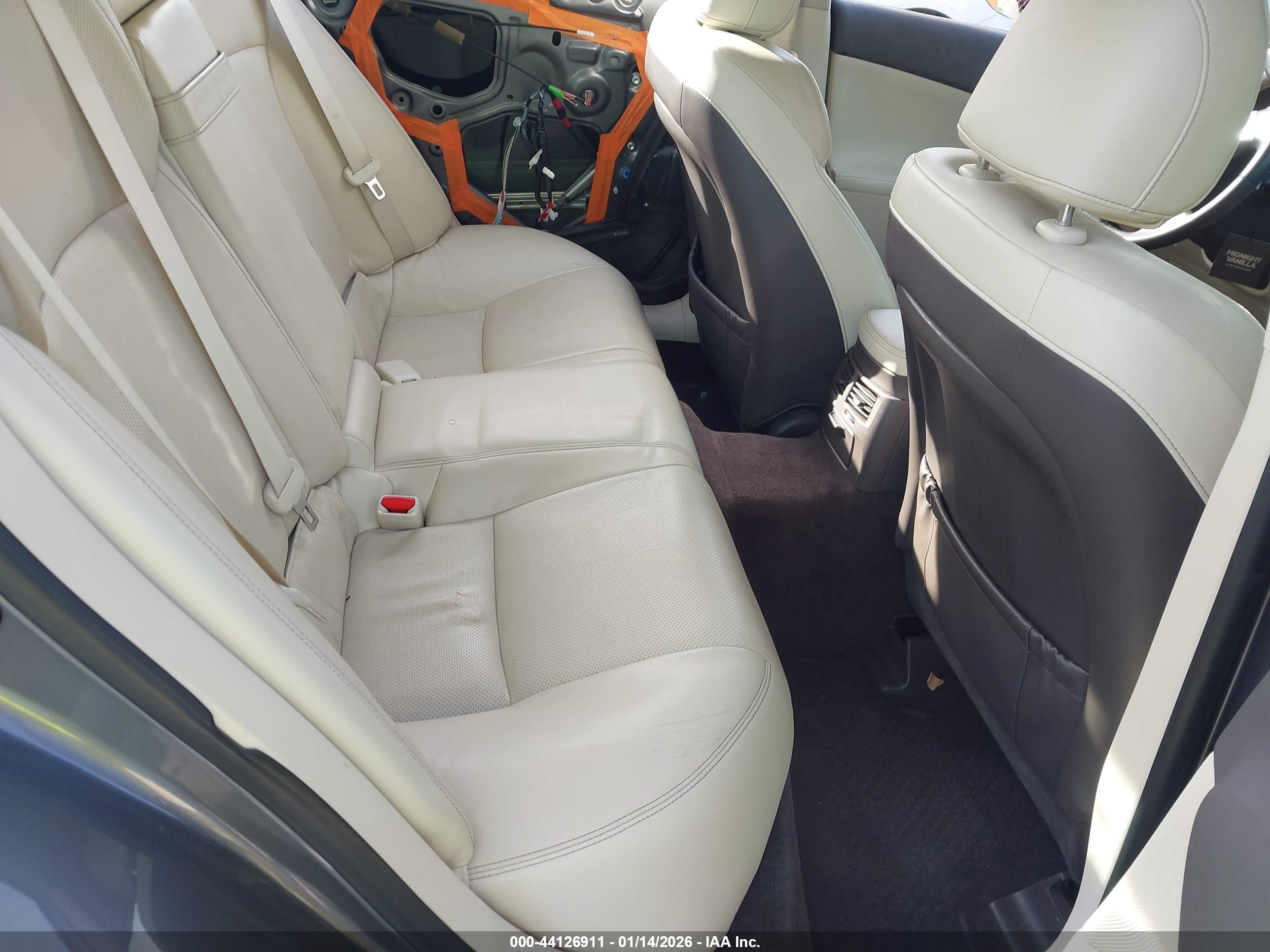 LEXUS IS image 8