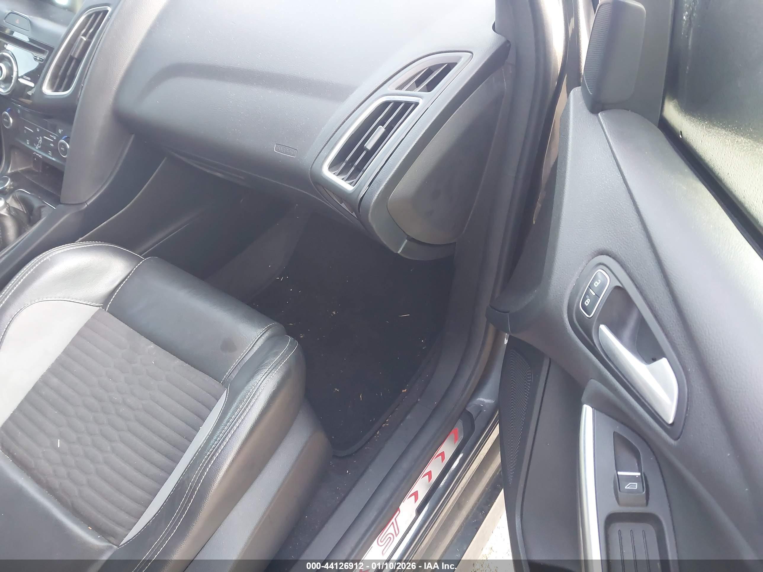 FORD FOCUS image 5