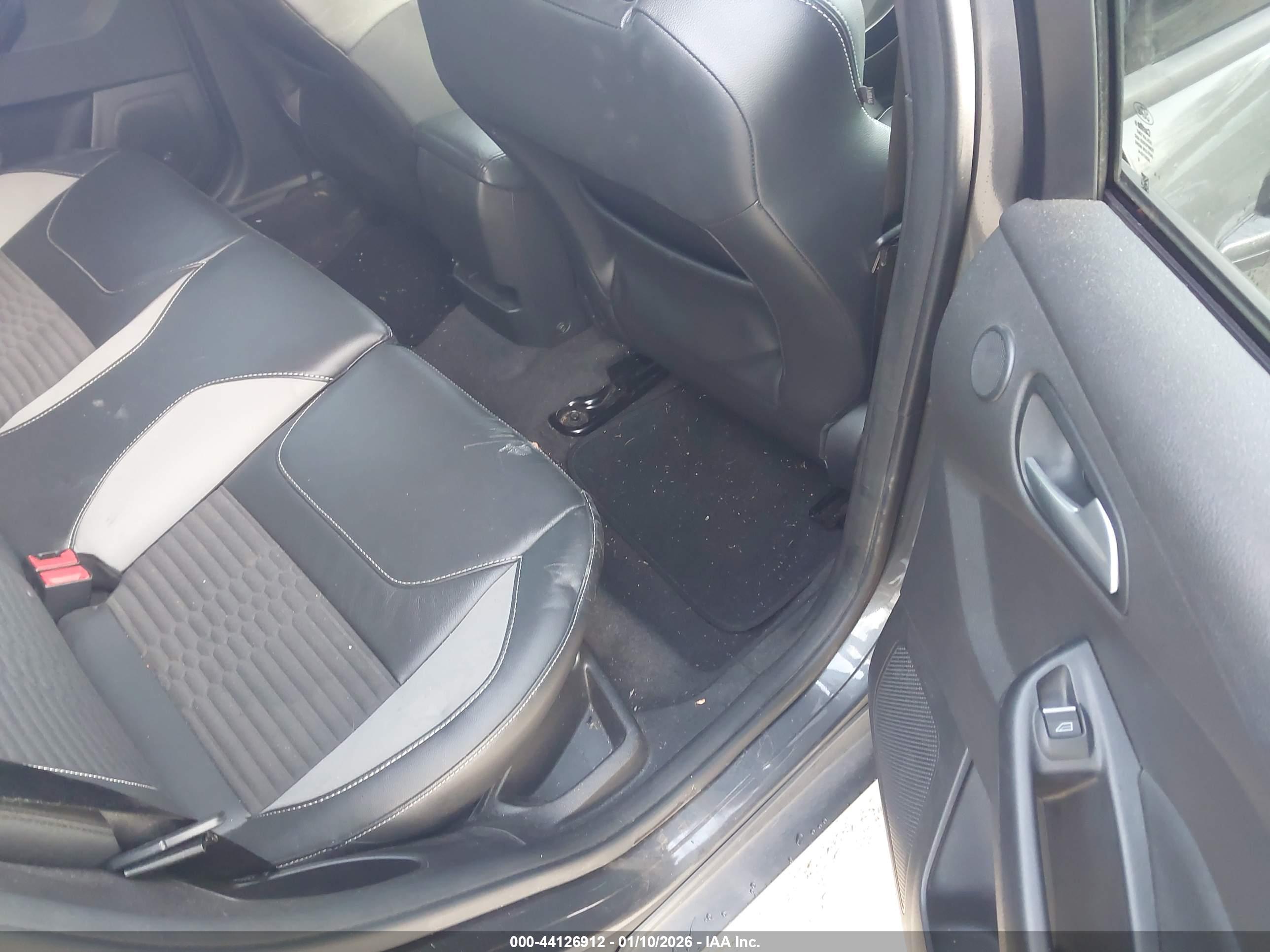 FORD FOCUS image 8