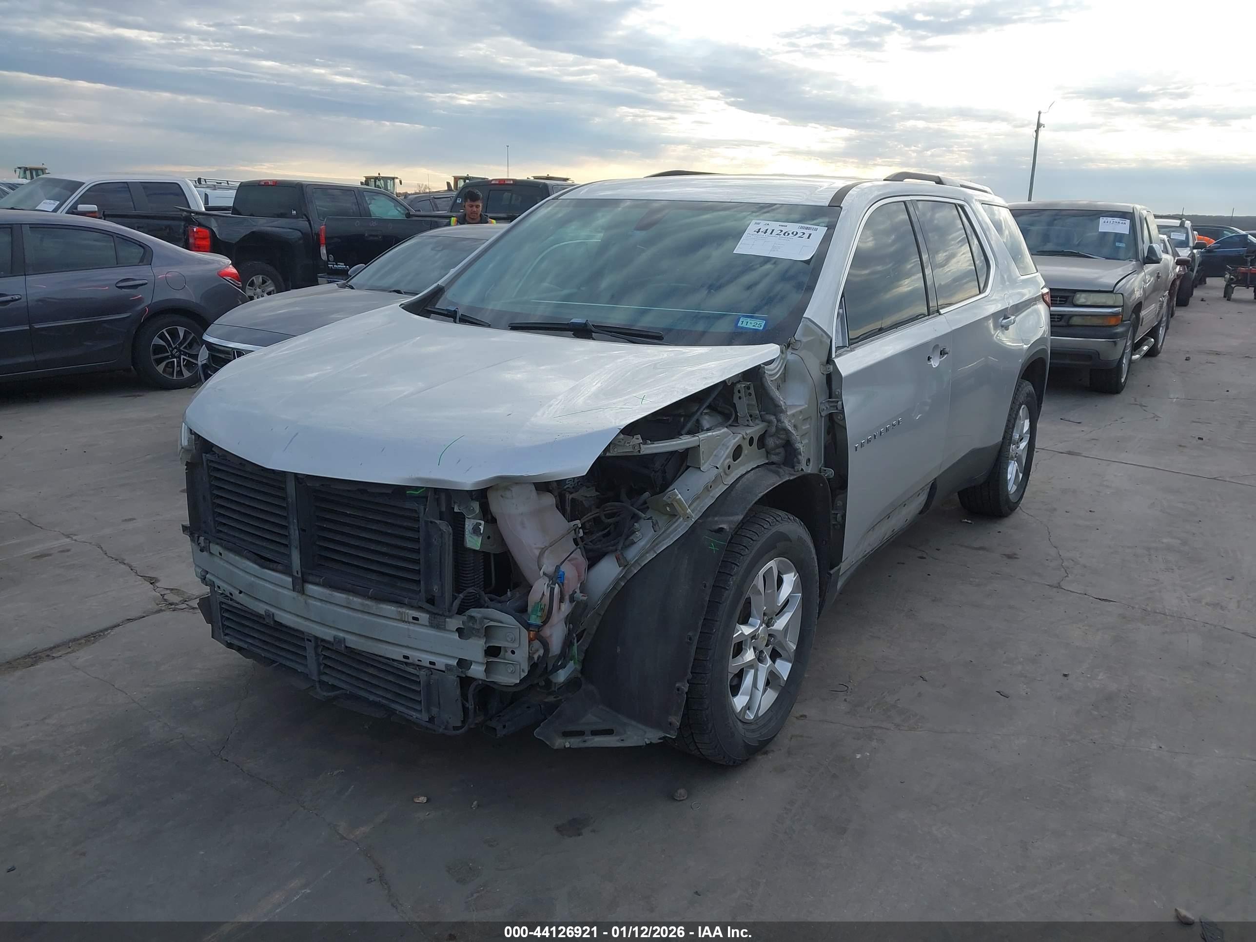 CHEVROLET TRAVERSE image 2