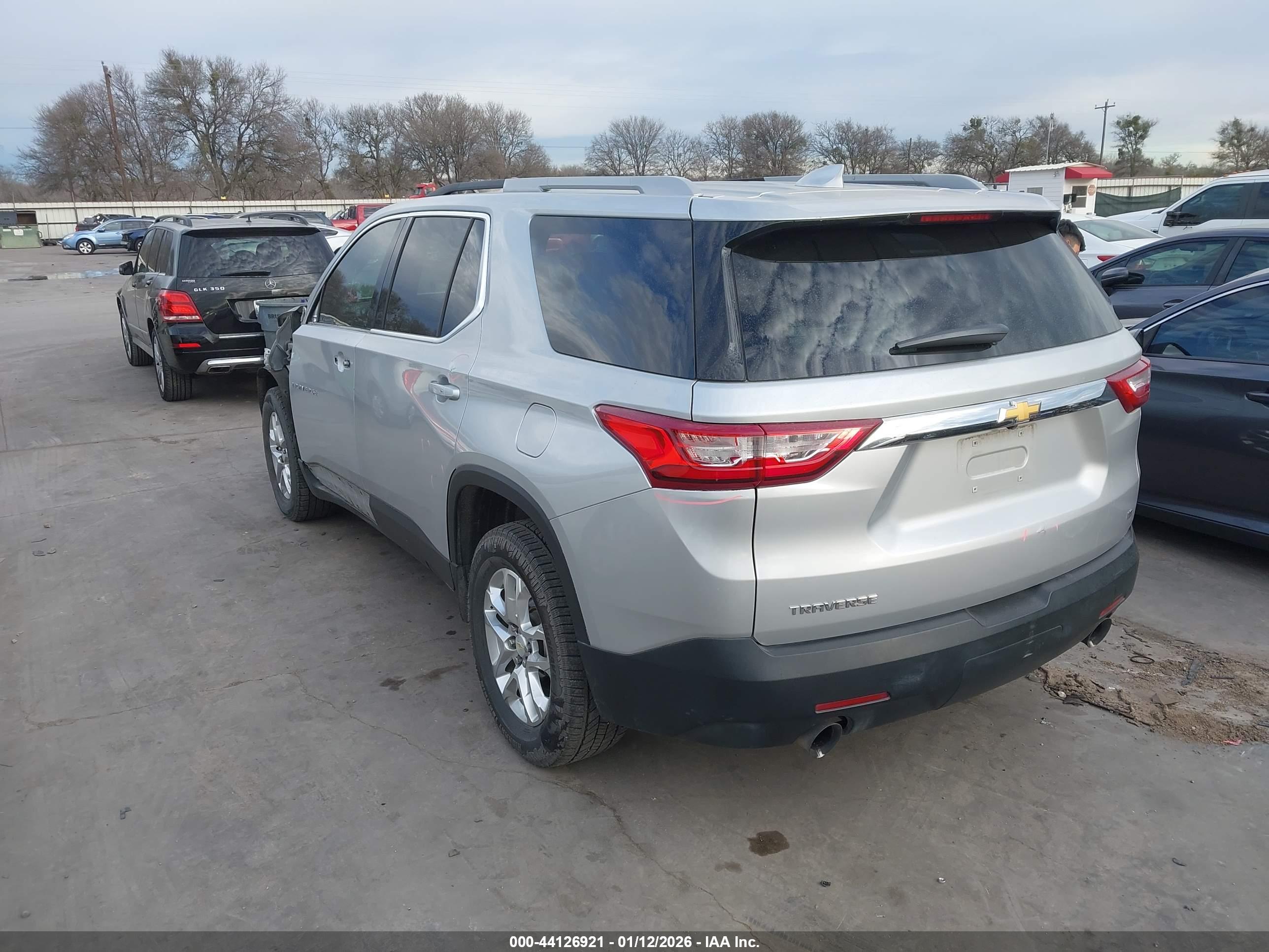 CHEVROLET TRAVERSE image 3