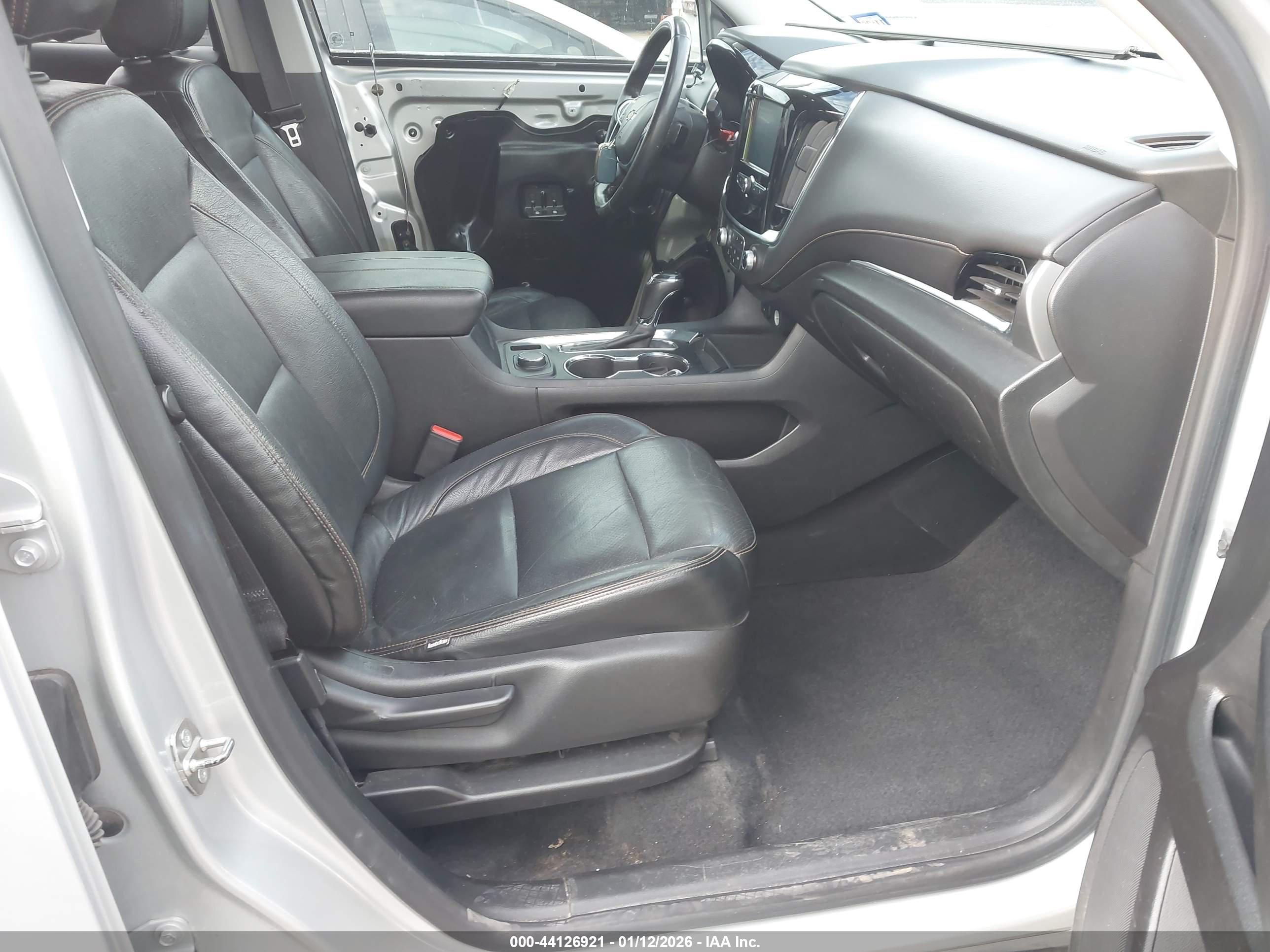 CHEVROLET TRAVERSE image 5