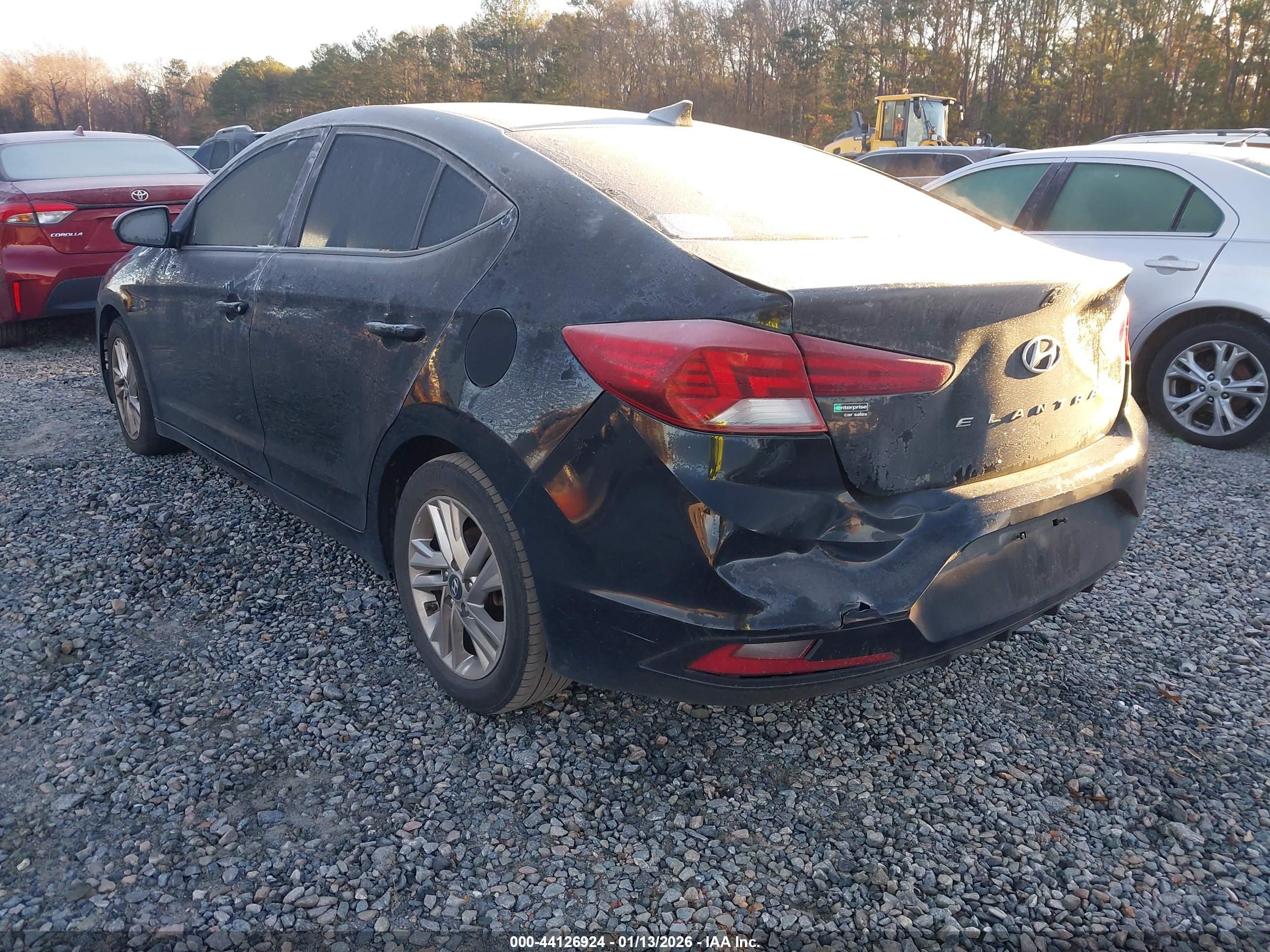 HYUNDAI ELANTRA image 3