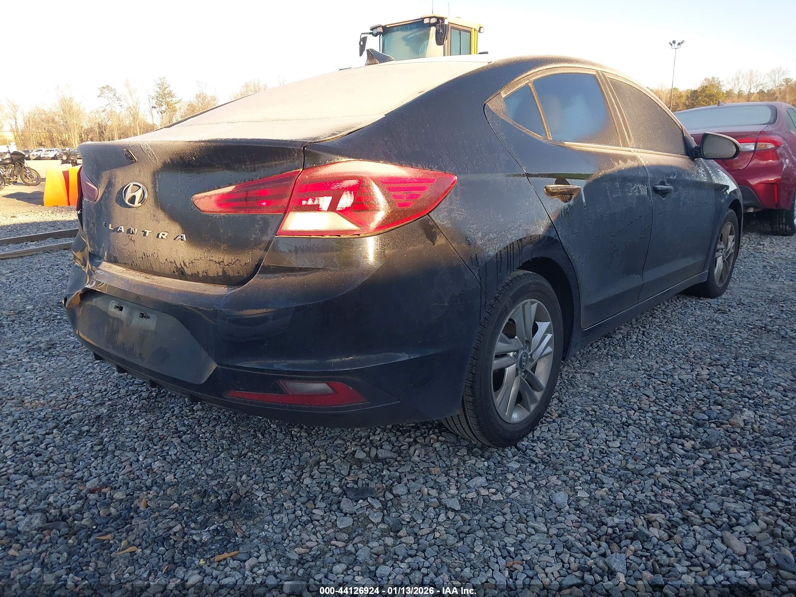 HYUNDAI ELANTRA image 4