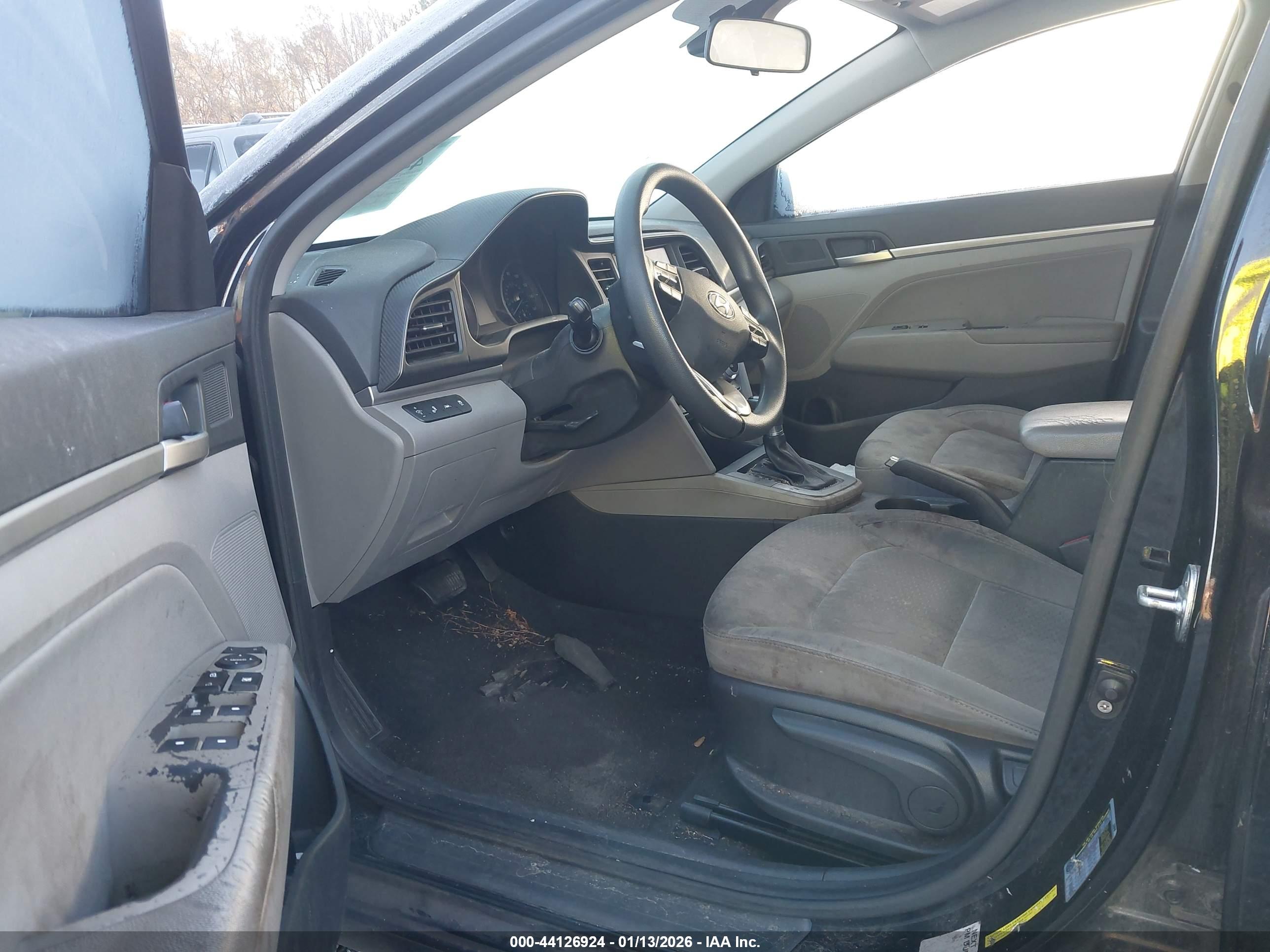 HYUNDAI ELANTRA image 5
