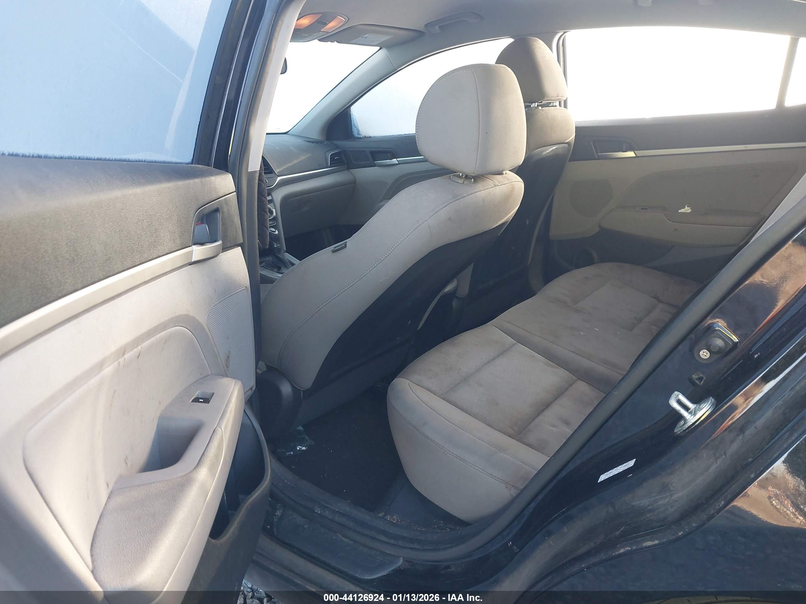 HYUNDAI ELANTRA image 8