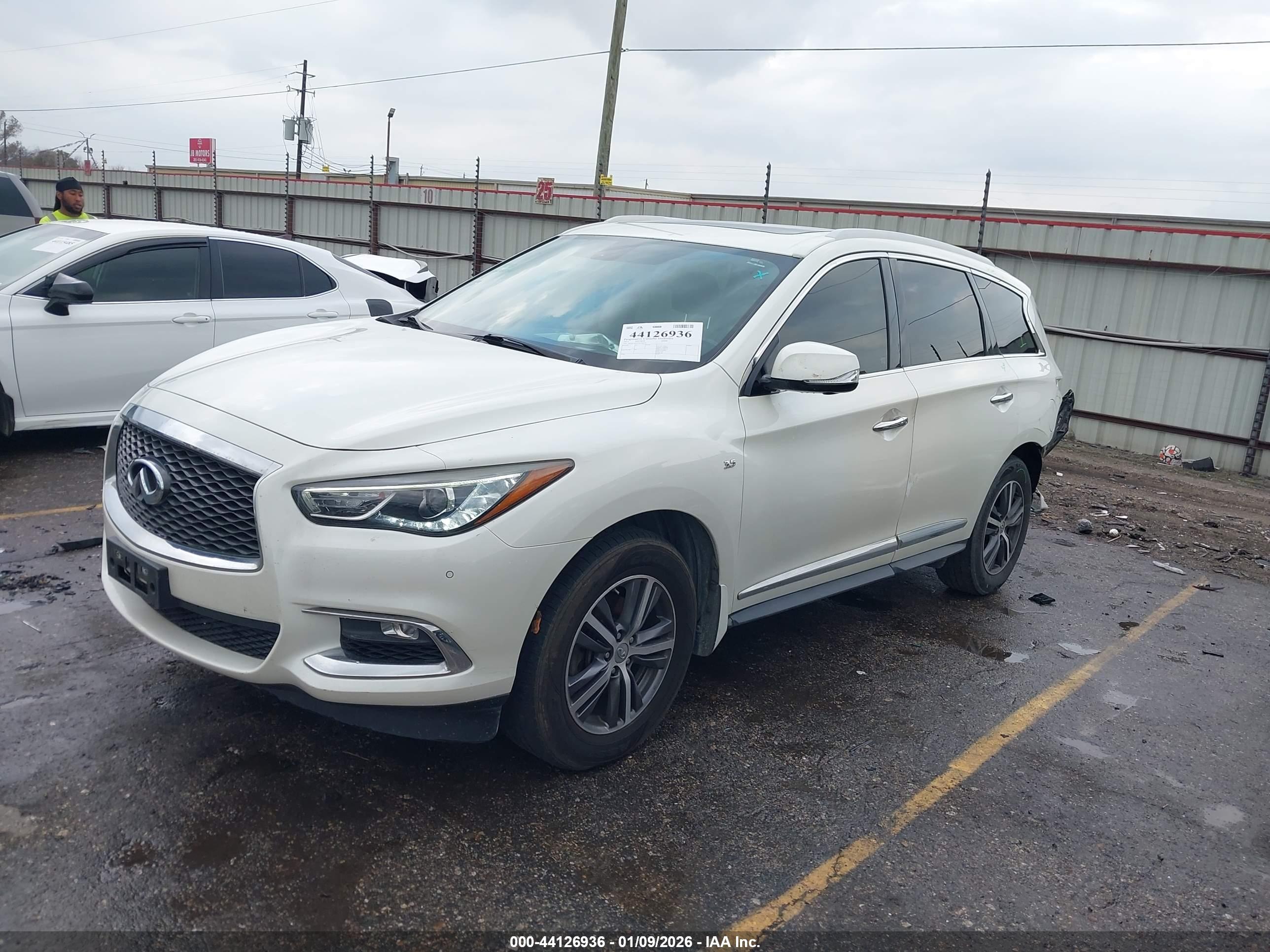 INFINITI QX60 image 2