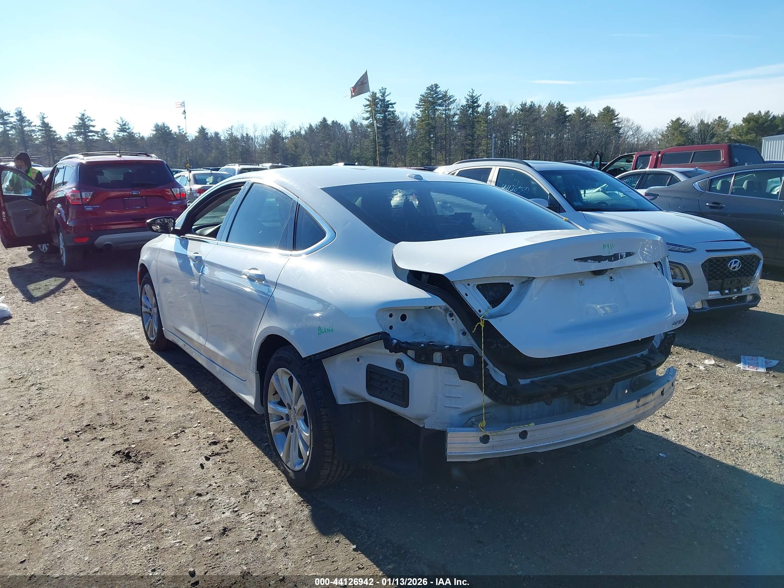 CHRYSLER 200 image 3