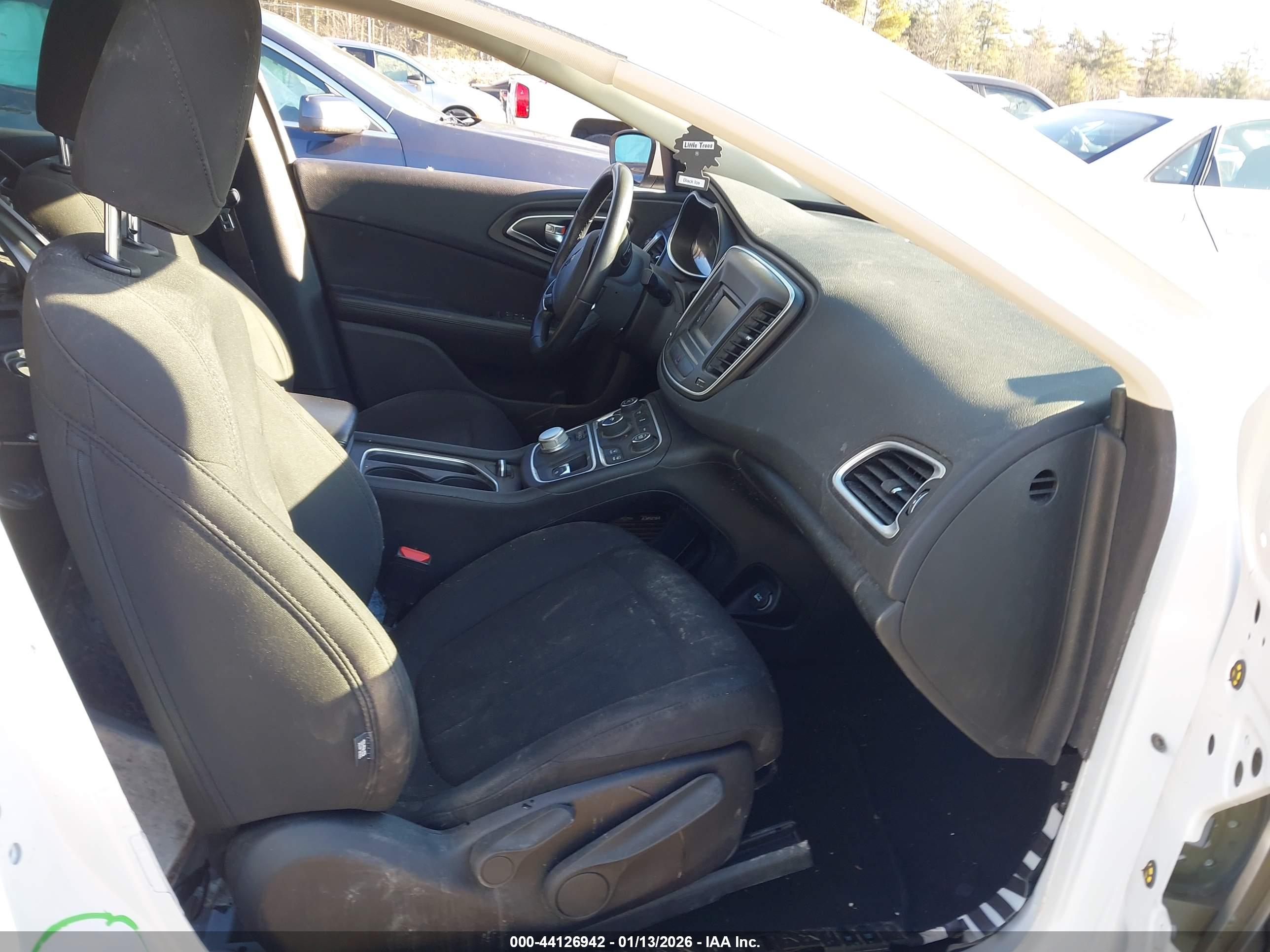 CHRYSLER 200 image 5