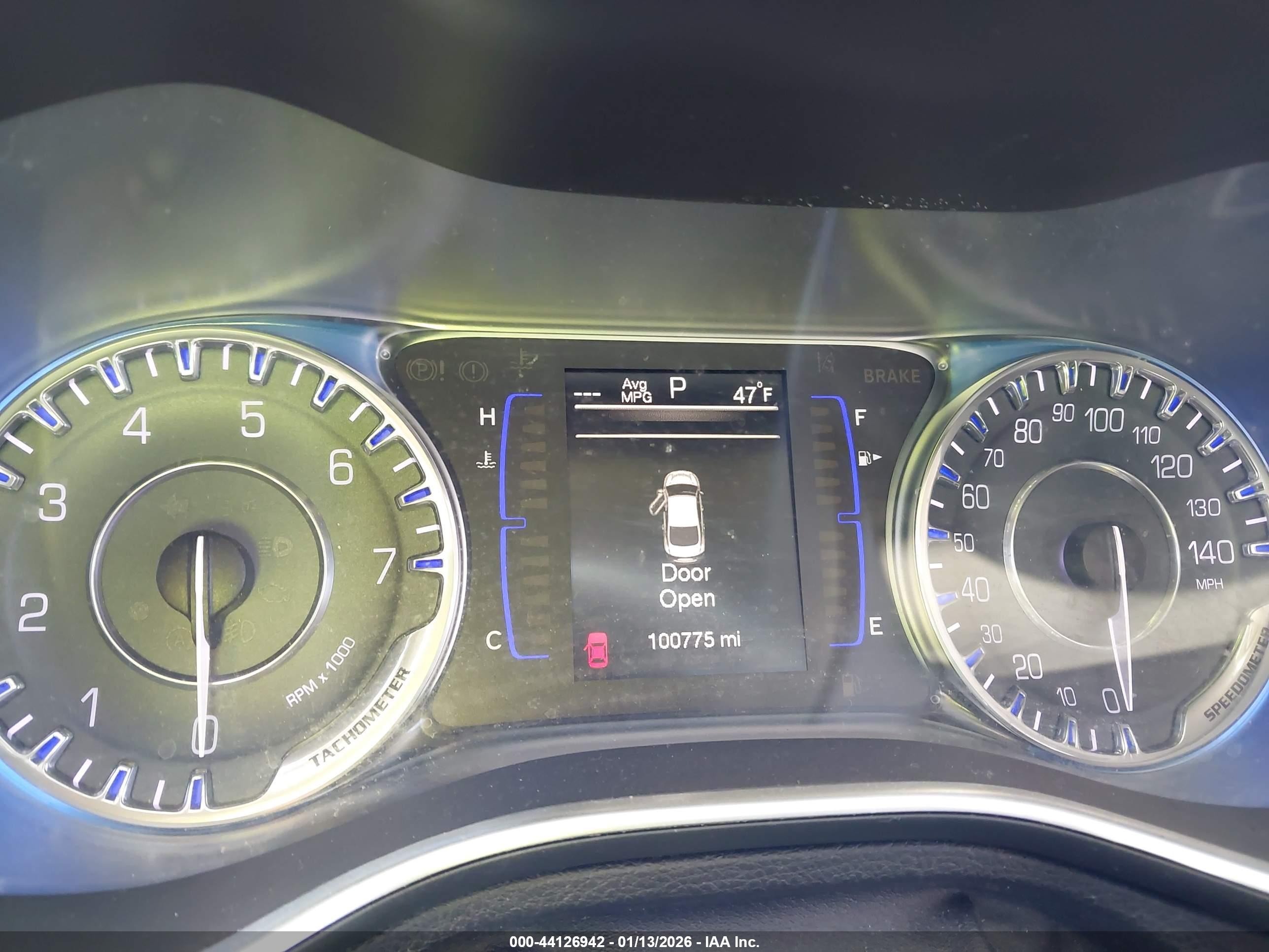 CHRYSLER 200 image 7