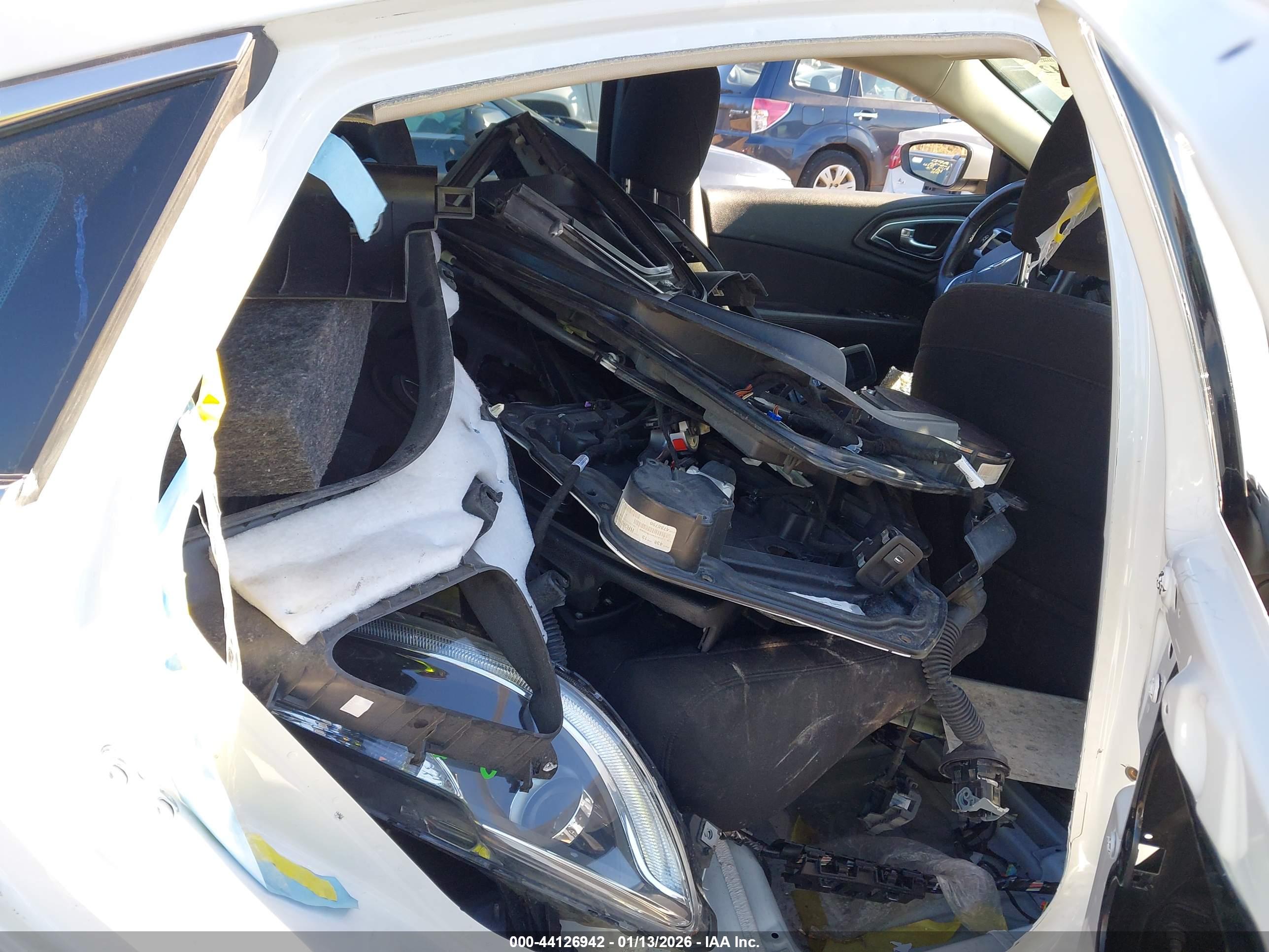 CHRYSLER 200 image 8
