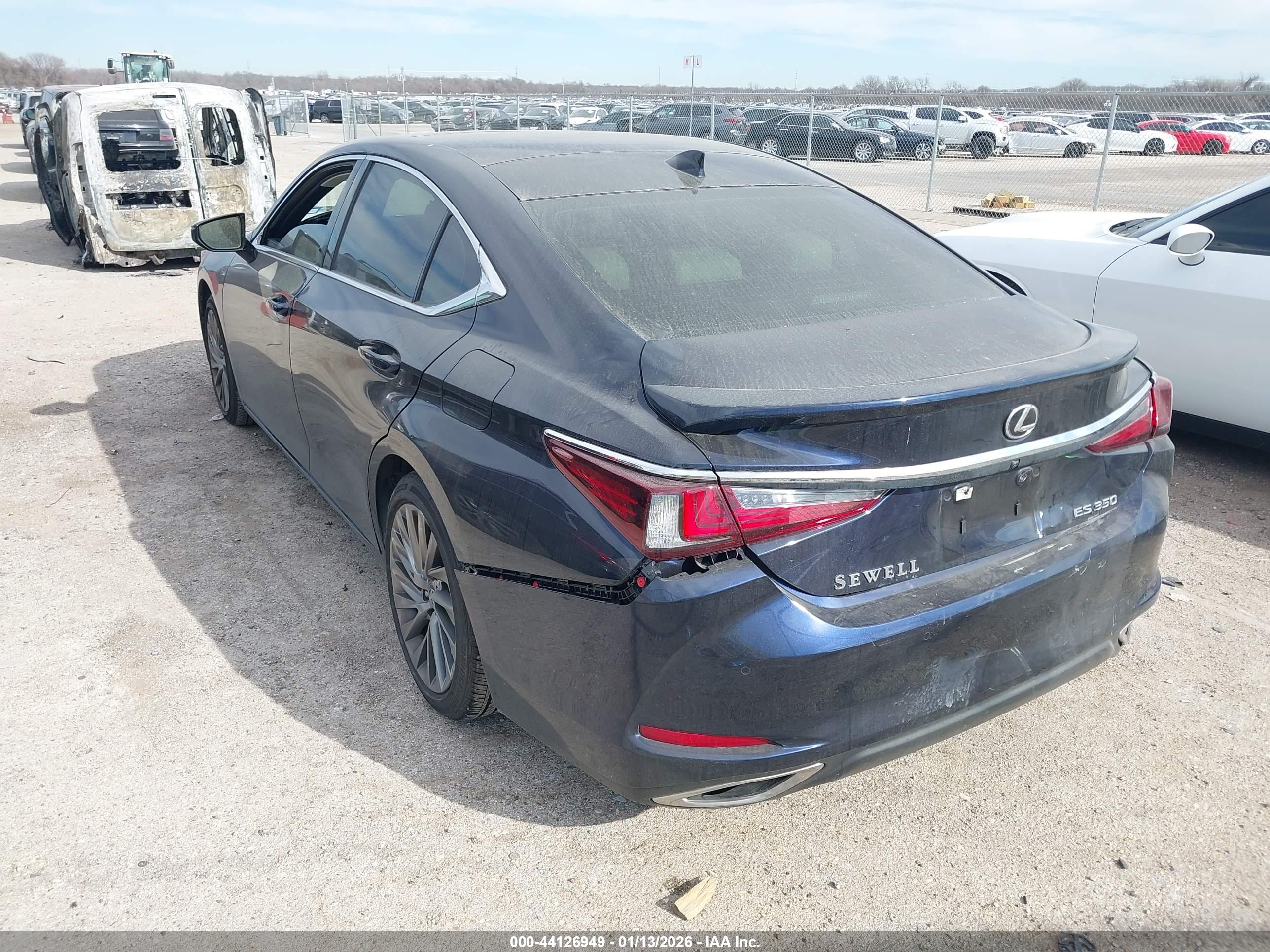 LEXUS ES image 3