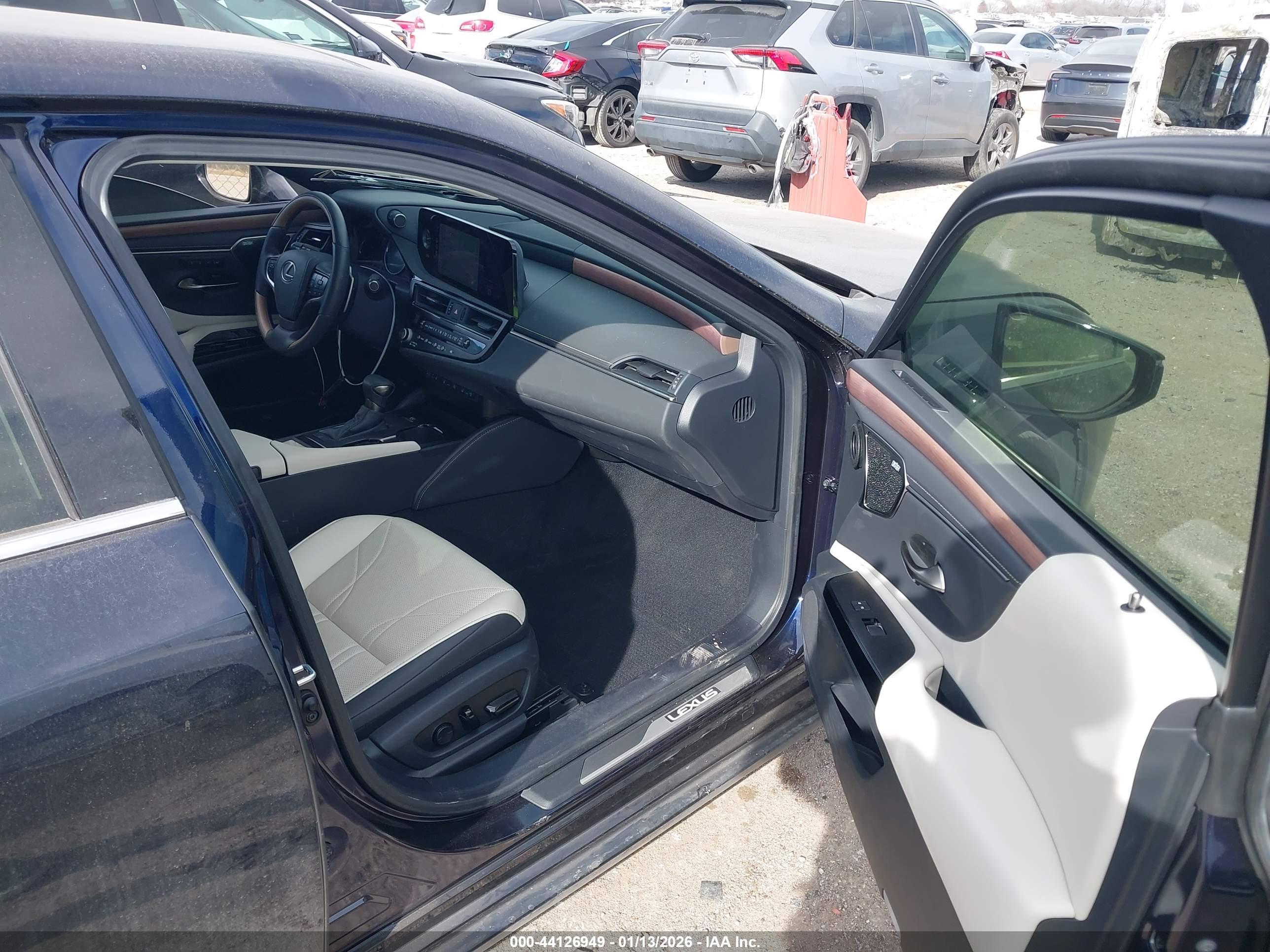 LEXUS ES image 5