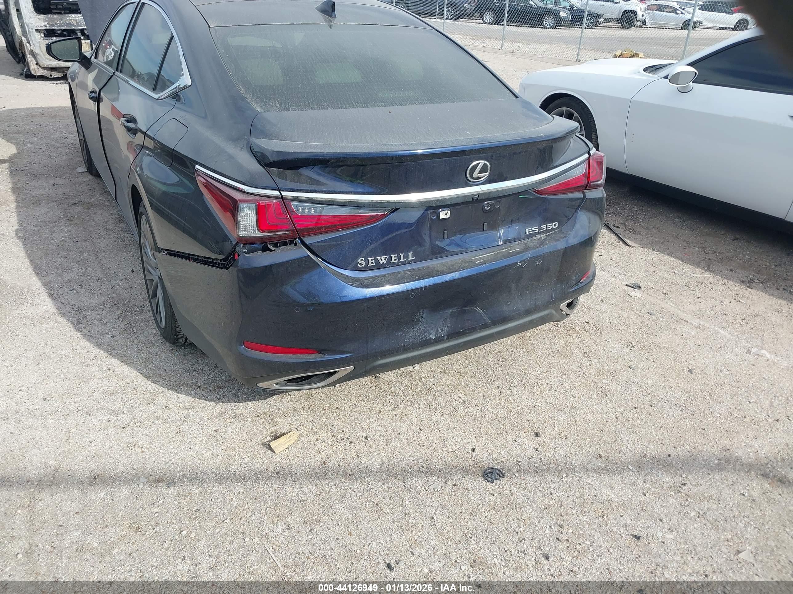 LEXUS ES image 6