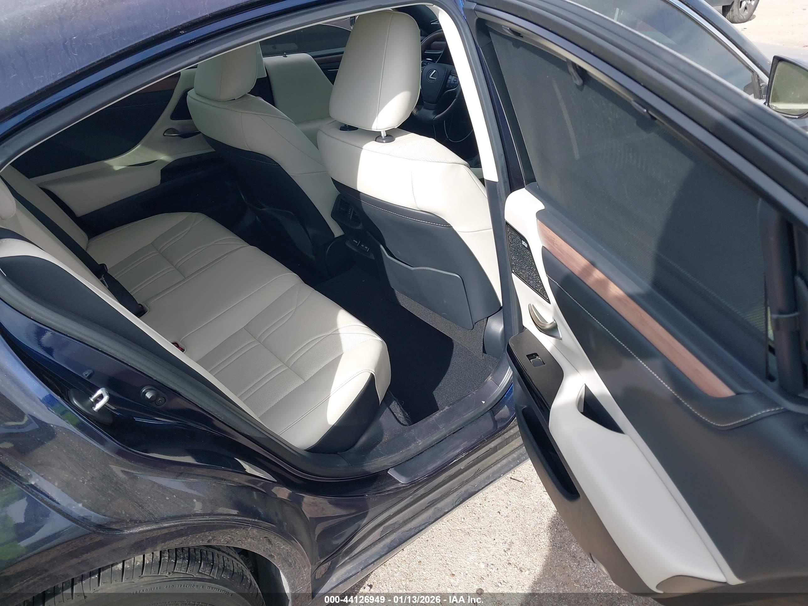 LEXUS ES image 8