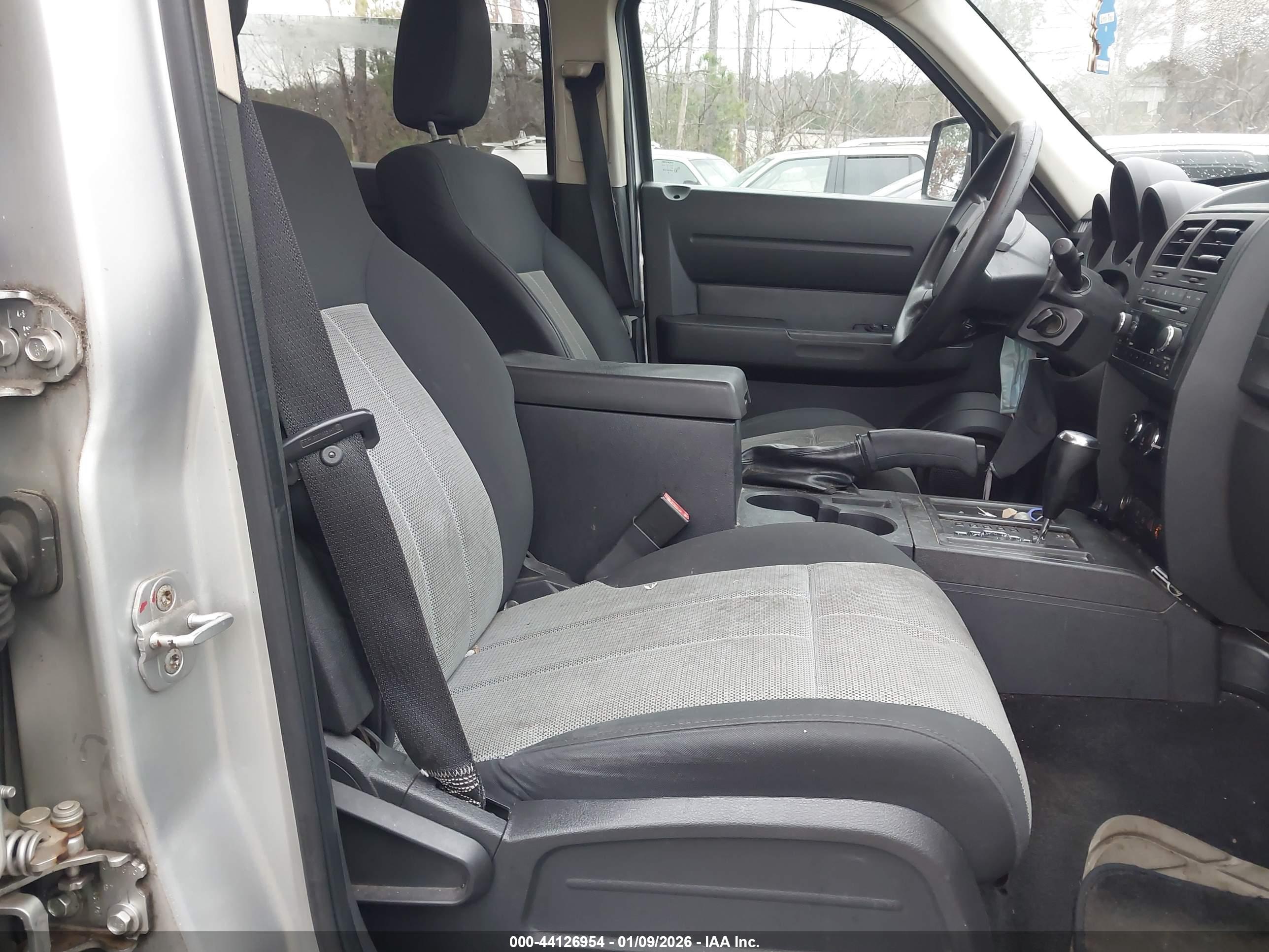 DODGE NITRO image 5