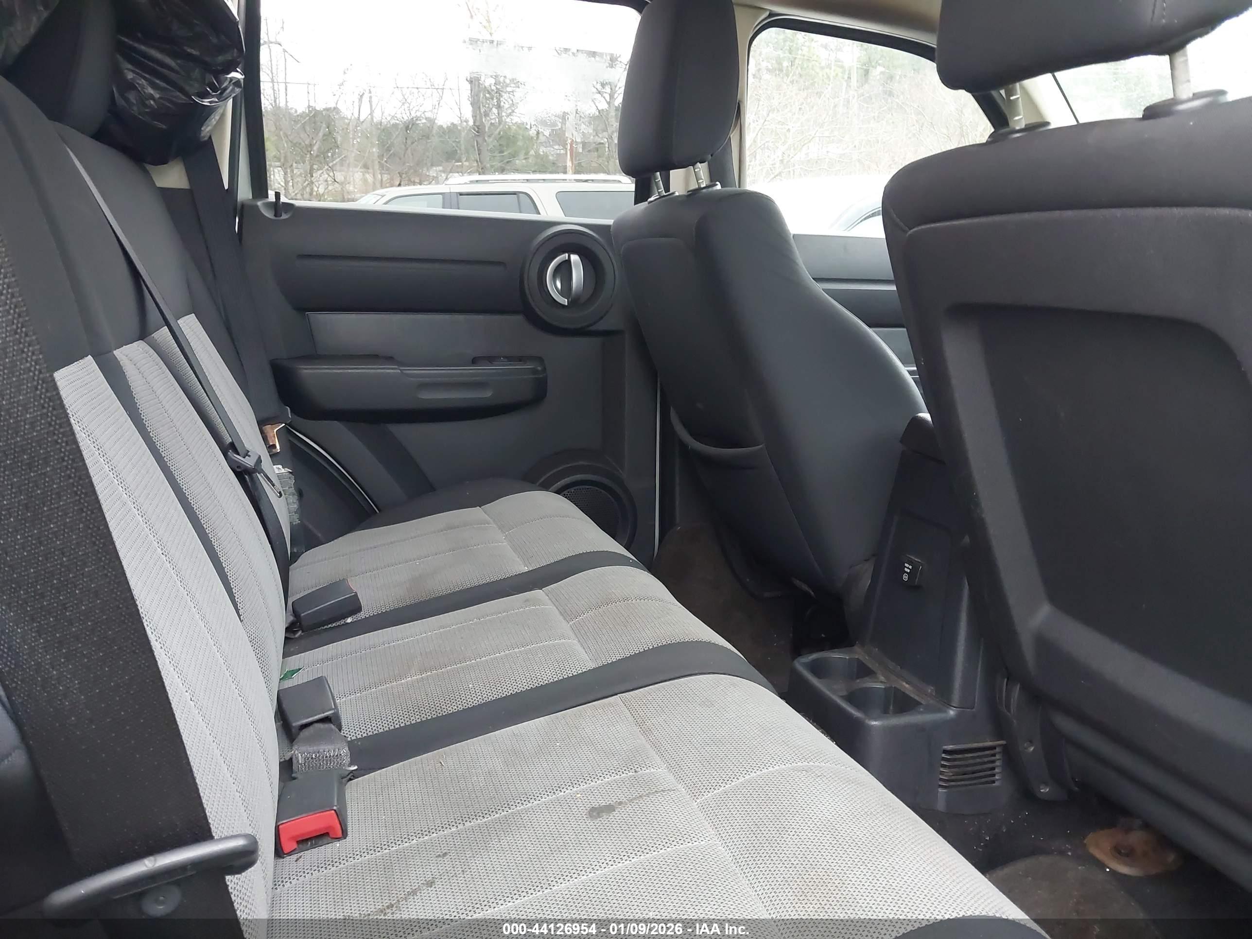 DODGE NITRO image 8