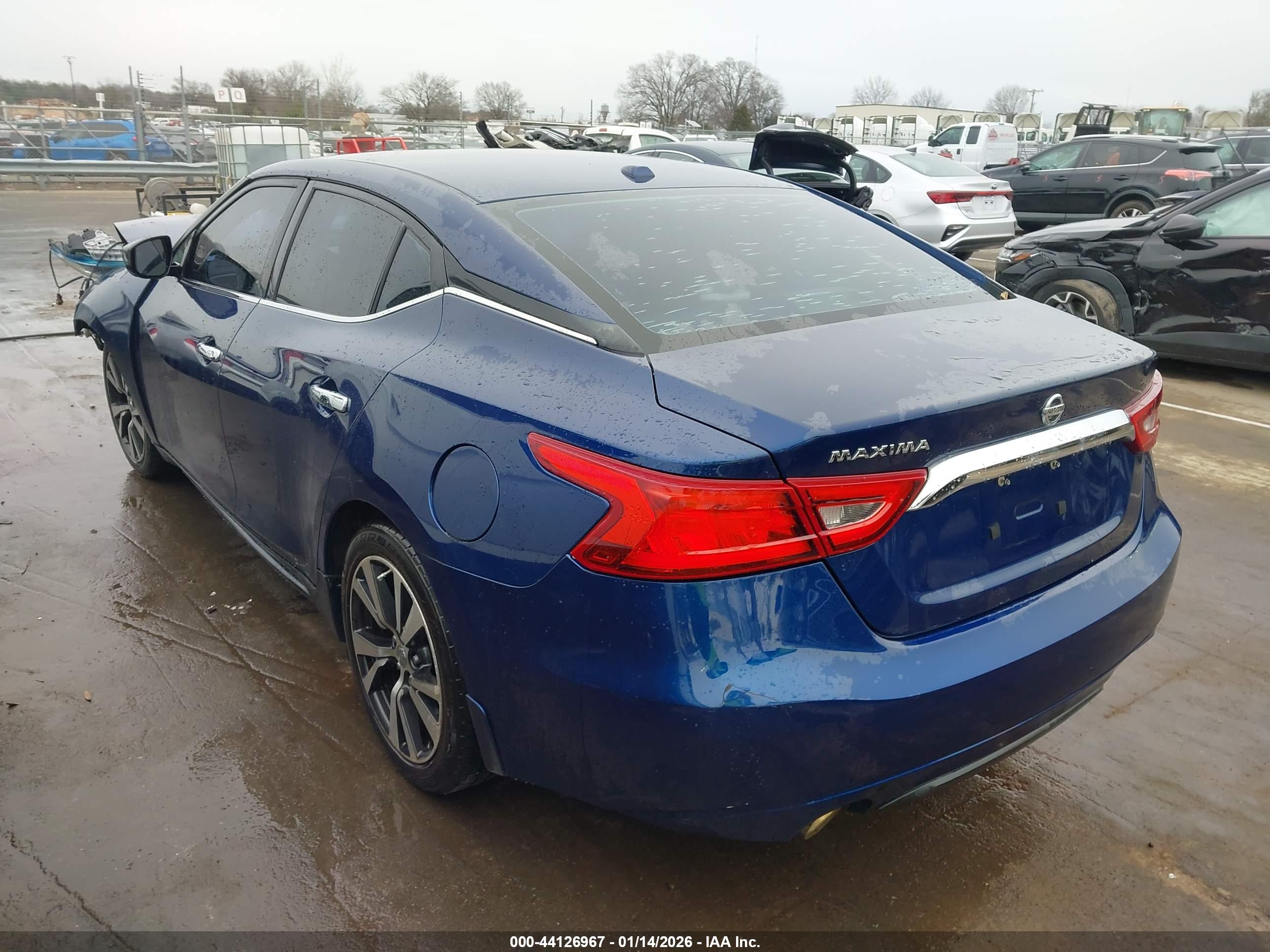 NISSAN MAXIMA image 3