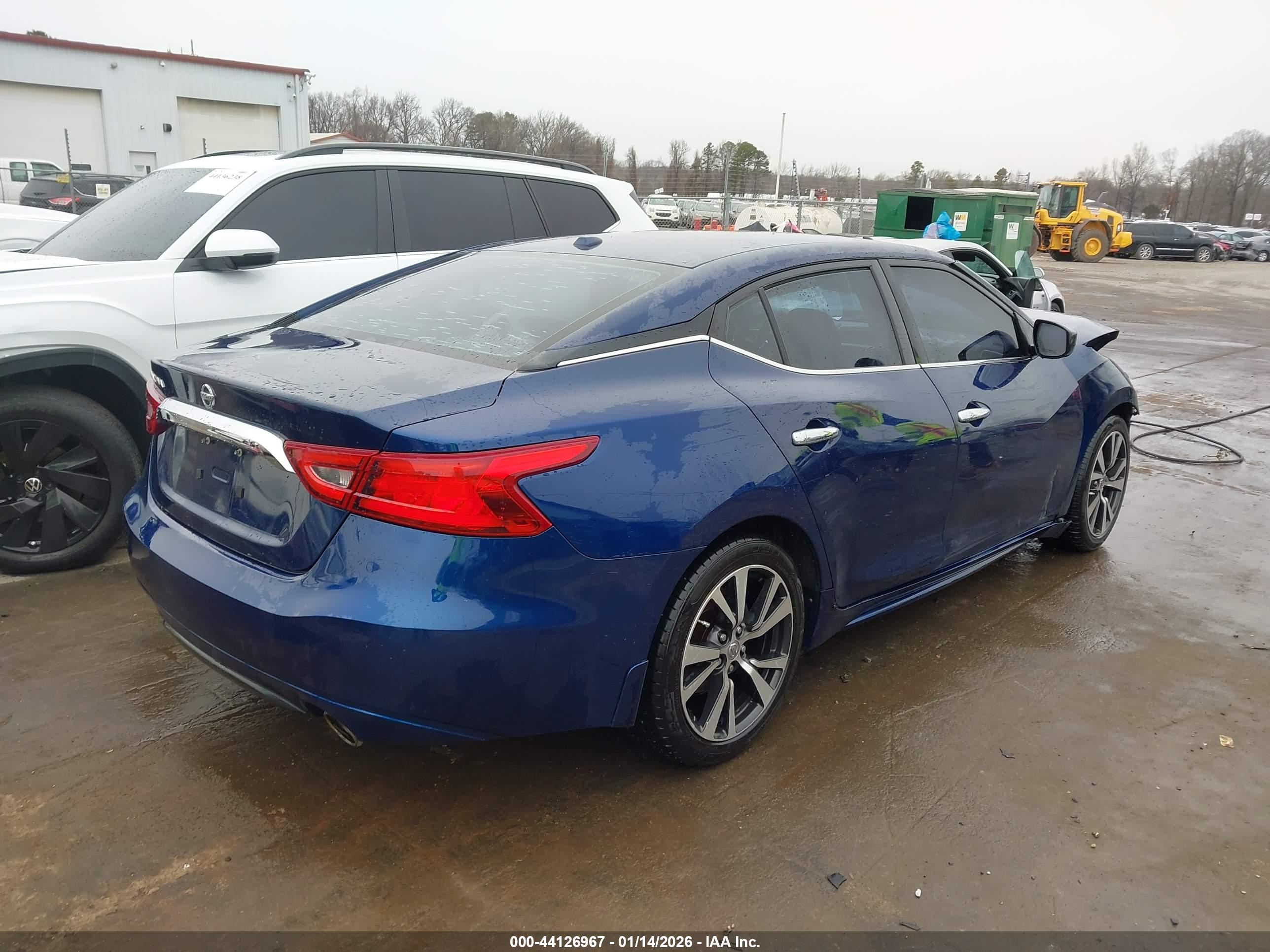 NISSAN MAXIMA image 4