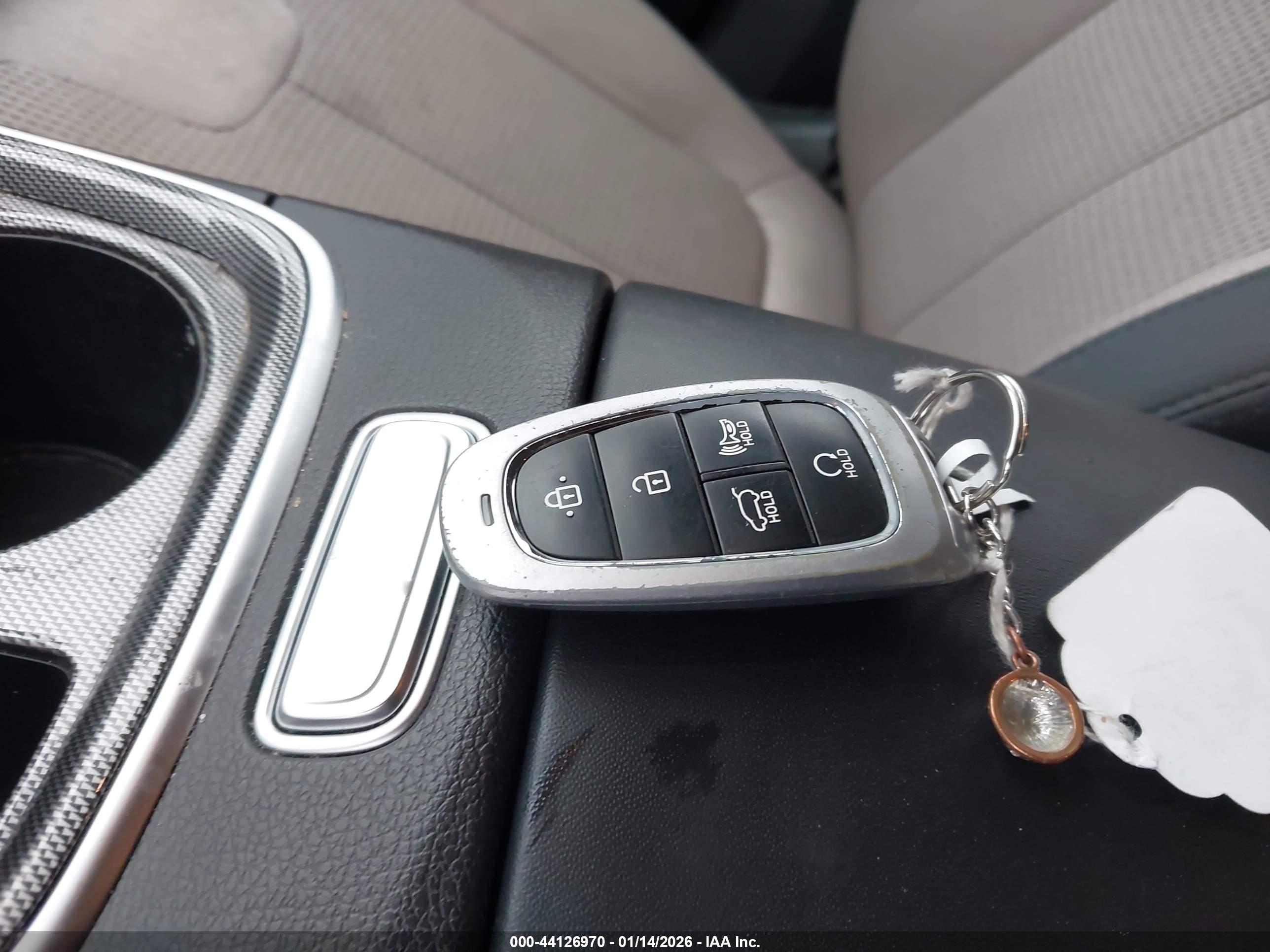 HYUNDAI SANTA image 11